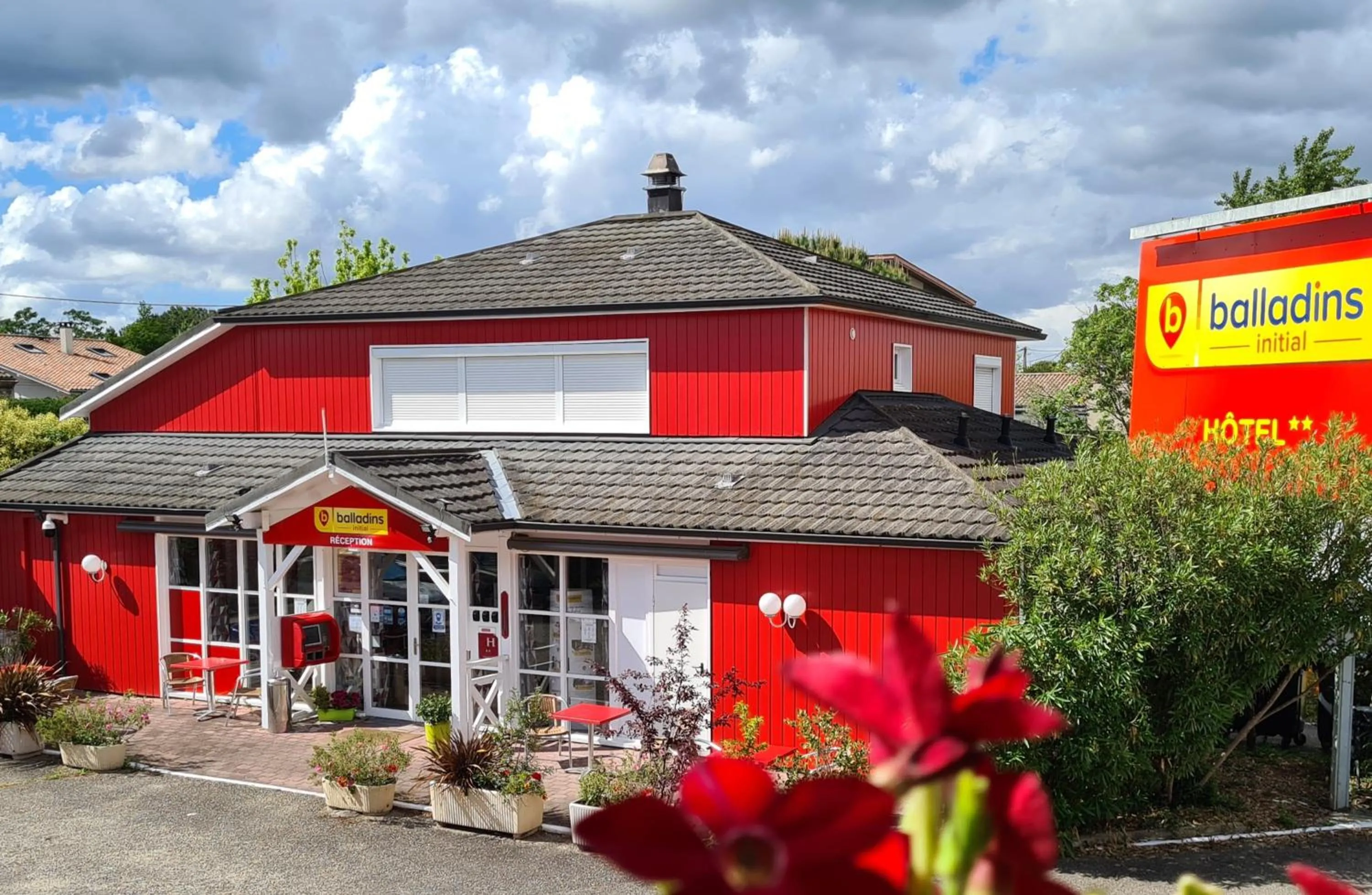 Facade/entrance in initial by balladins Bordeaux / Eysines