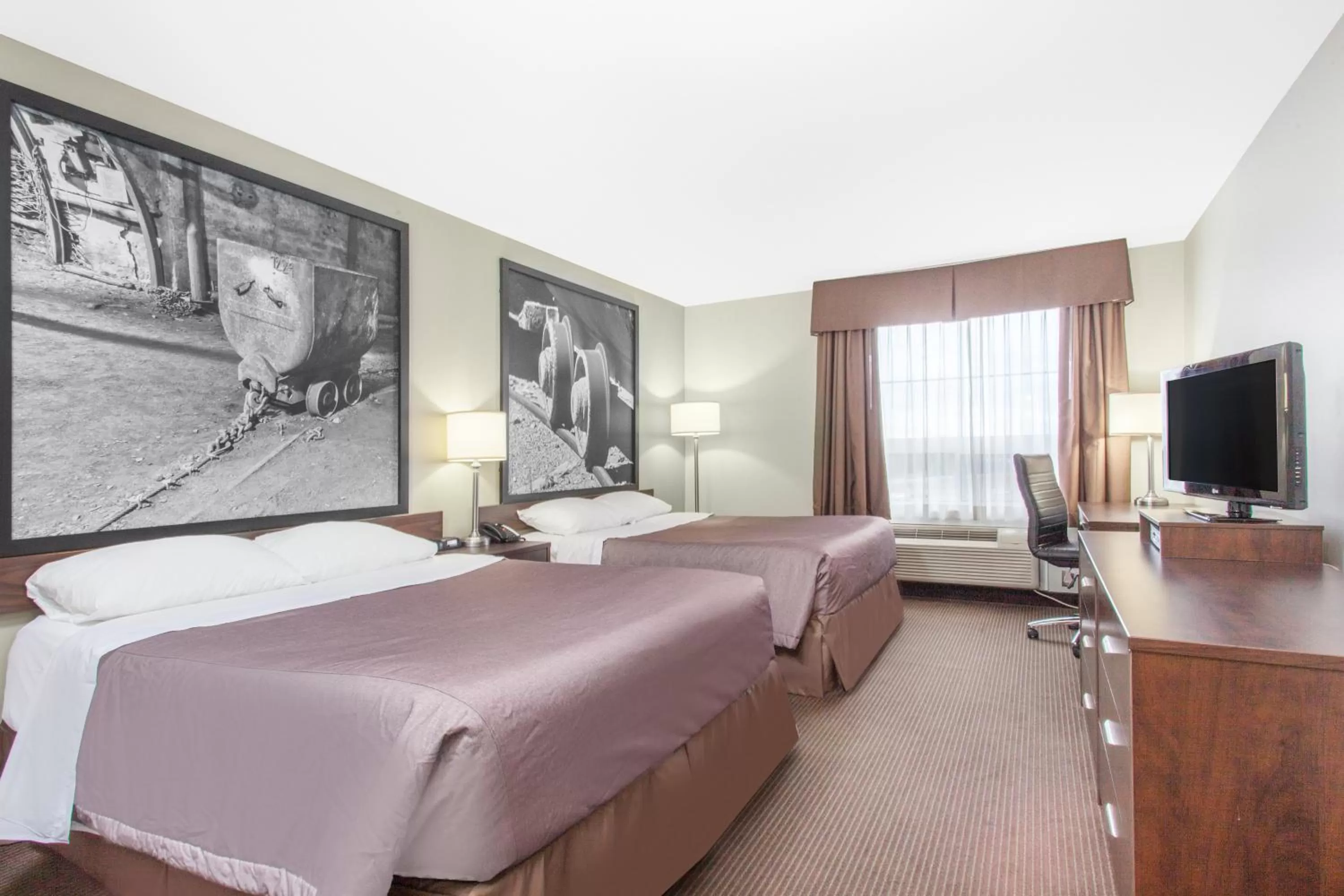 Photo of the whole room, Bed in Super 8 by Wyndham Red Lake ON