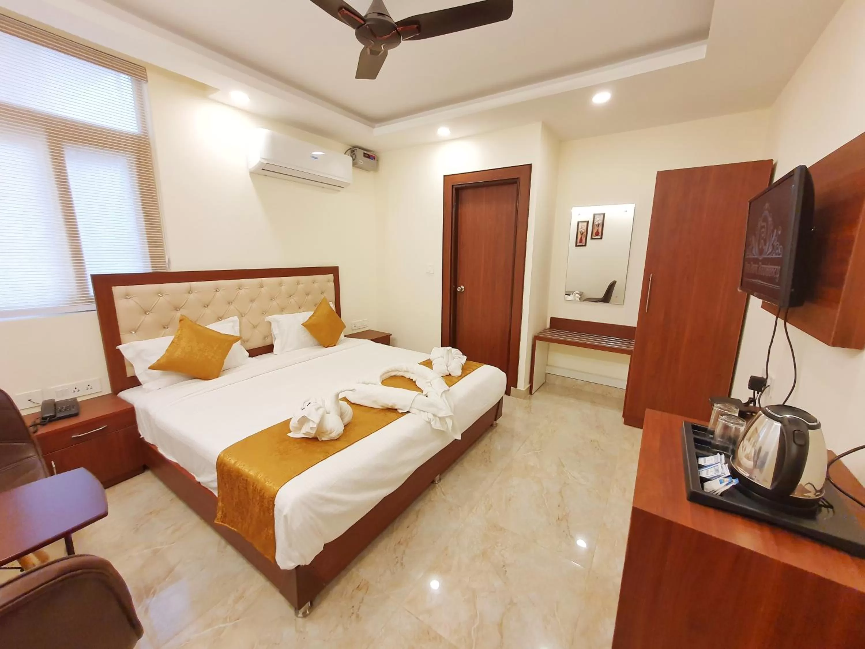 Photo of the whole room, Bed in The Park Residency