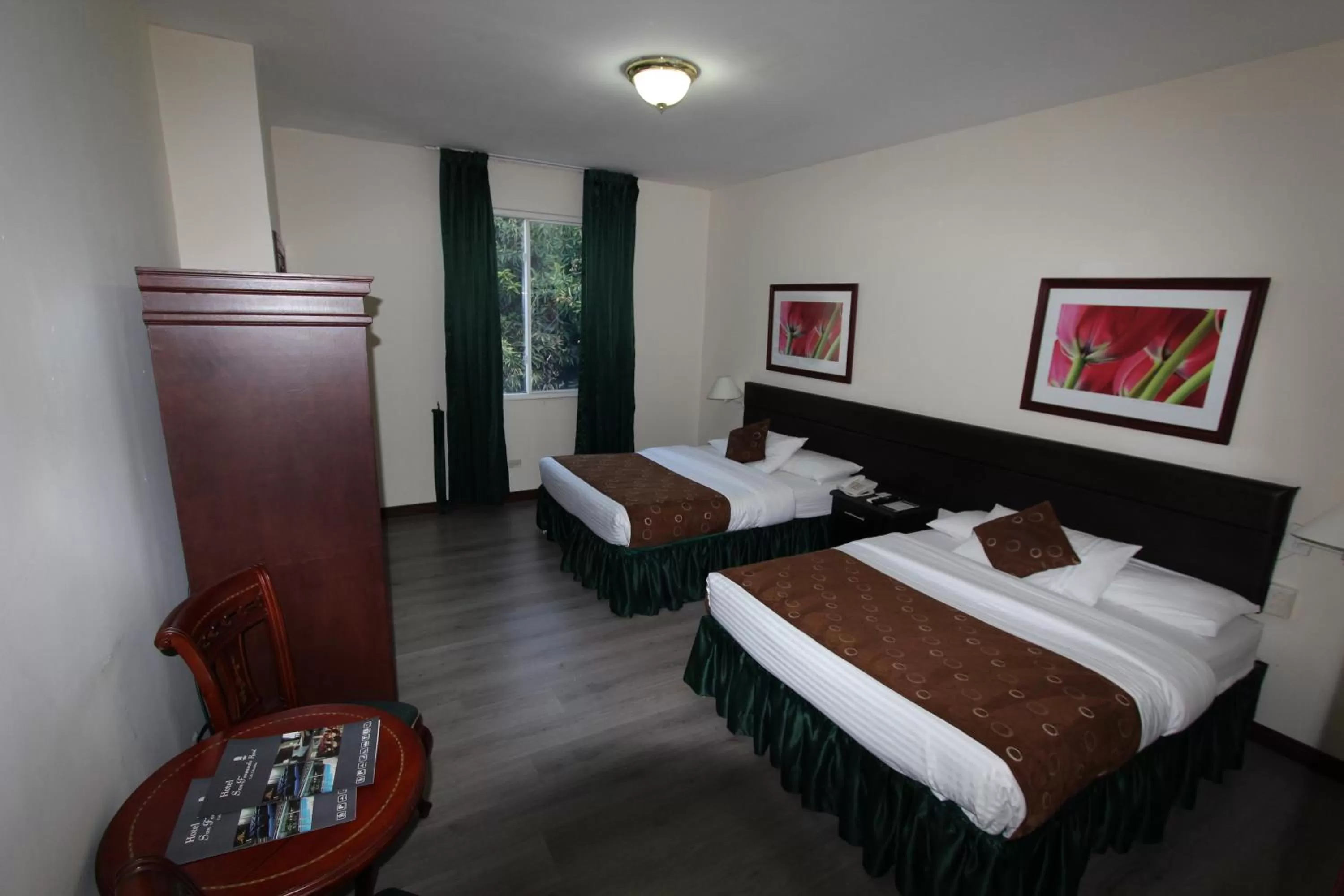 Photo of the whole room, Bed in Hotel San Fernando Real