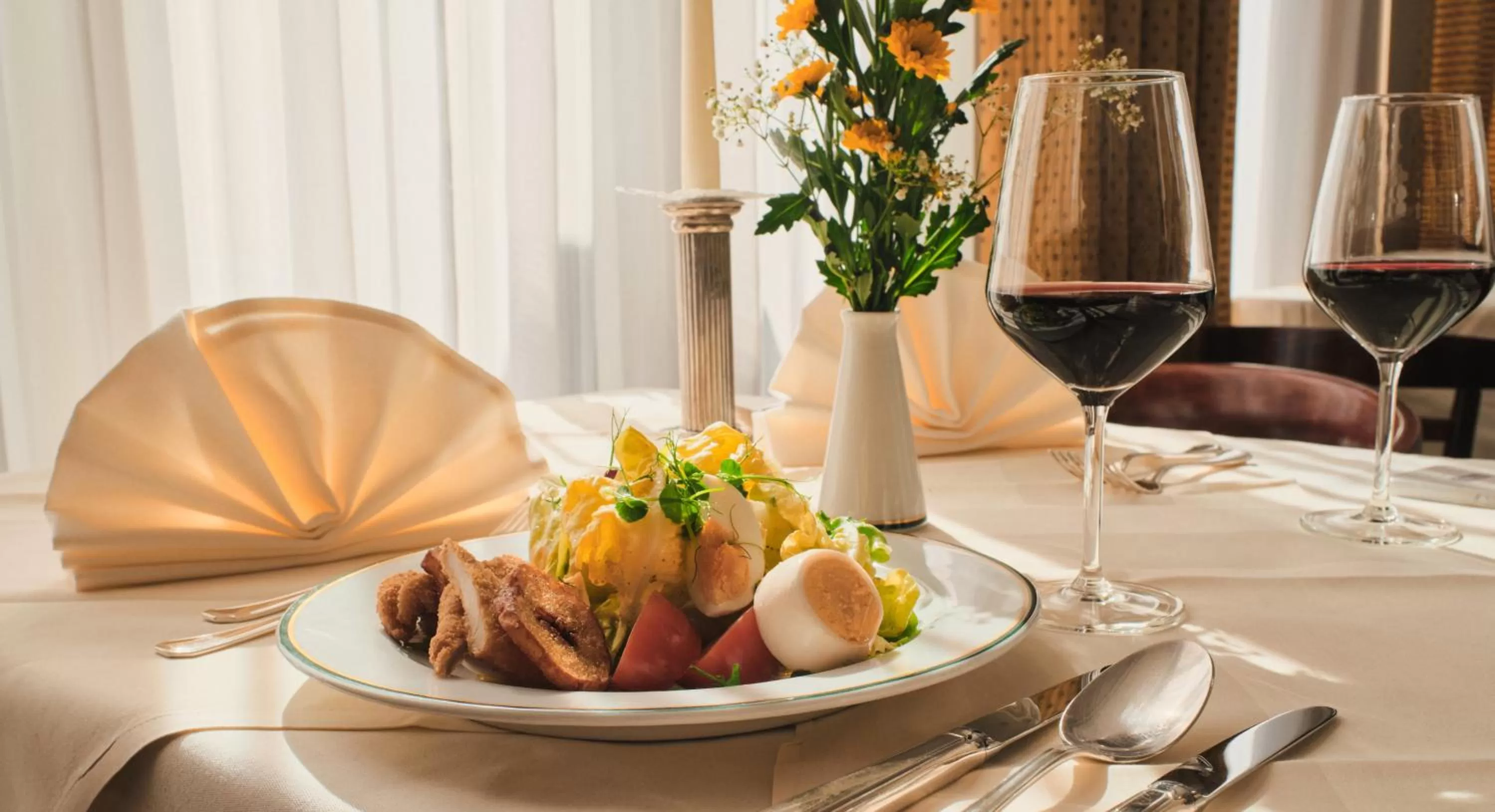 Restaurant/places to eat in Hotel Exel