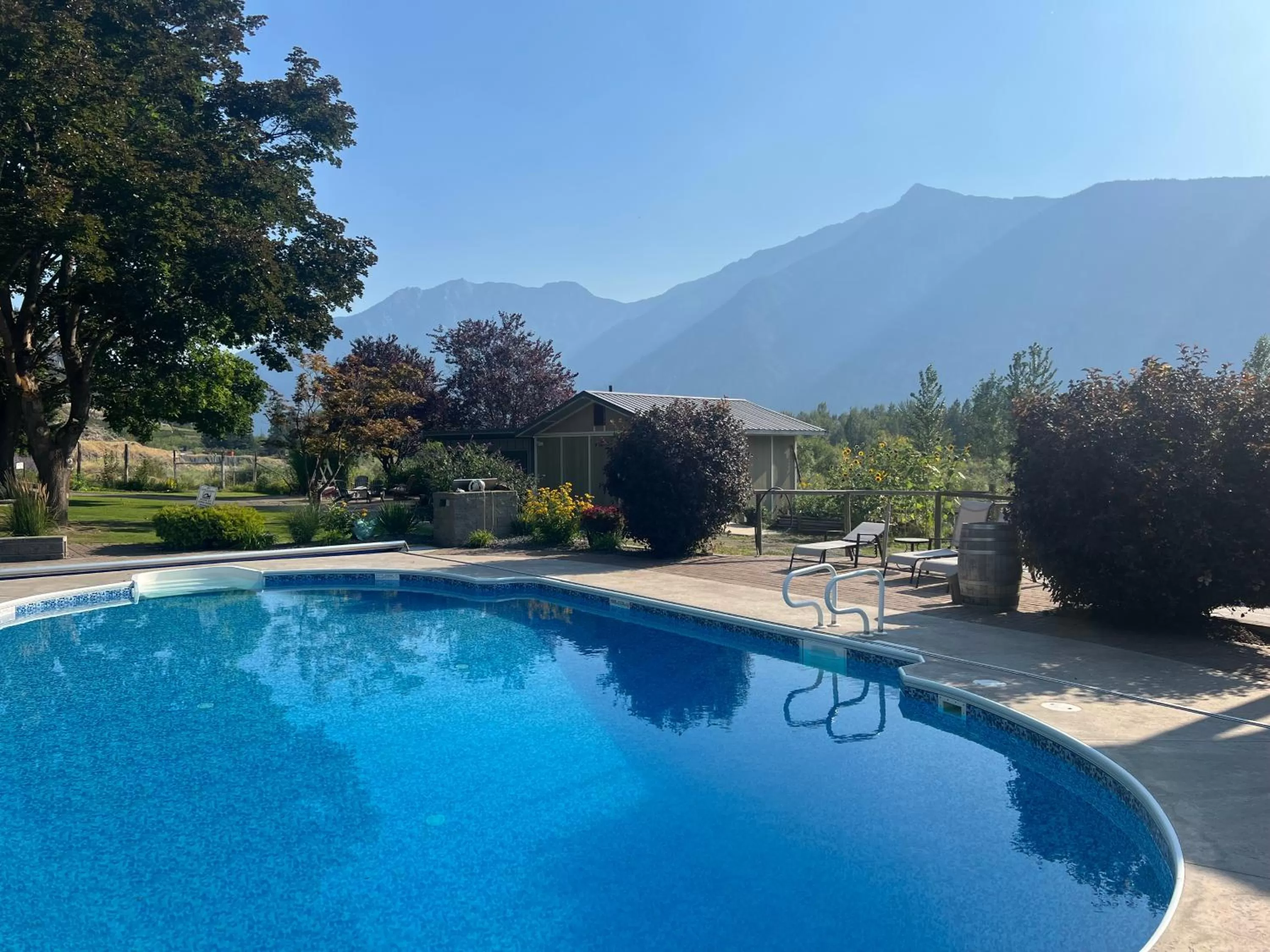 Swimming Pool in Similkameen Wild Resort & Winery Retreat