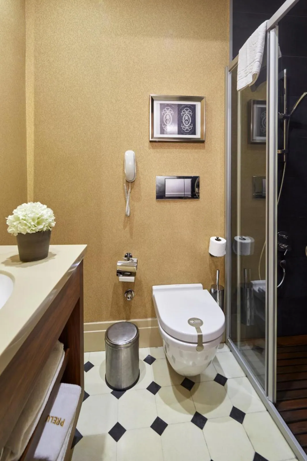 Toilet in Taksim Prelude Hotel