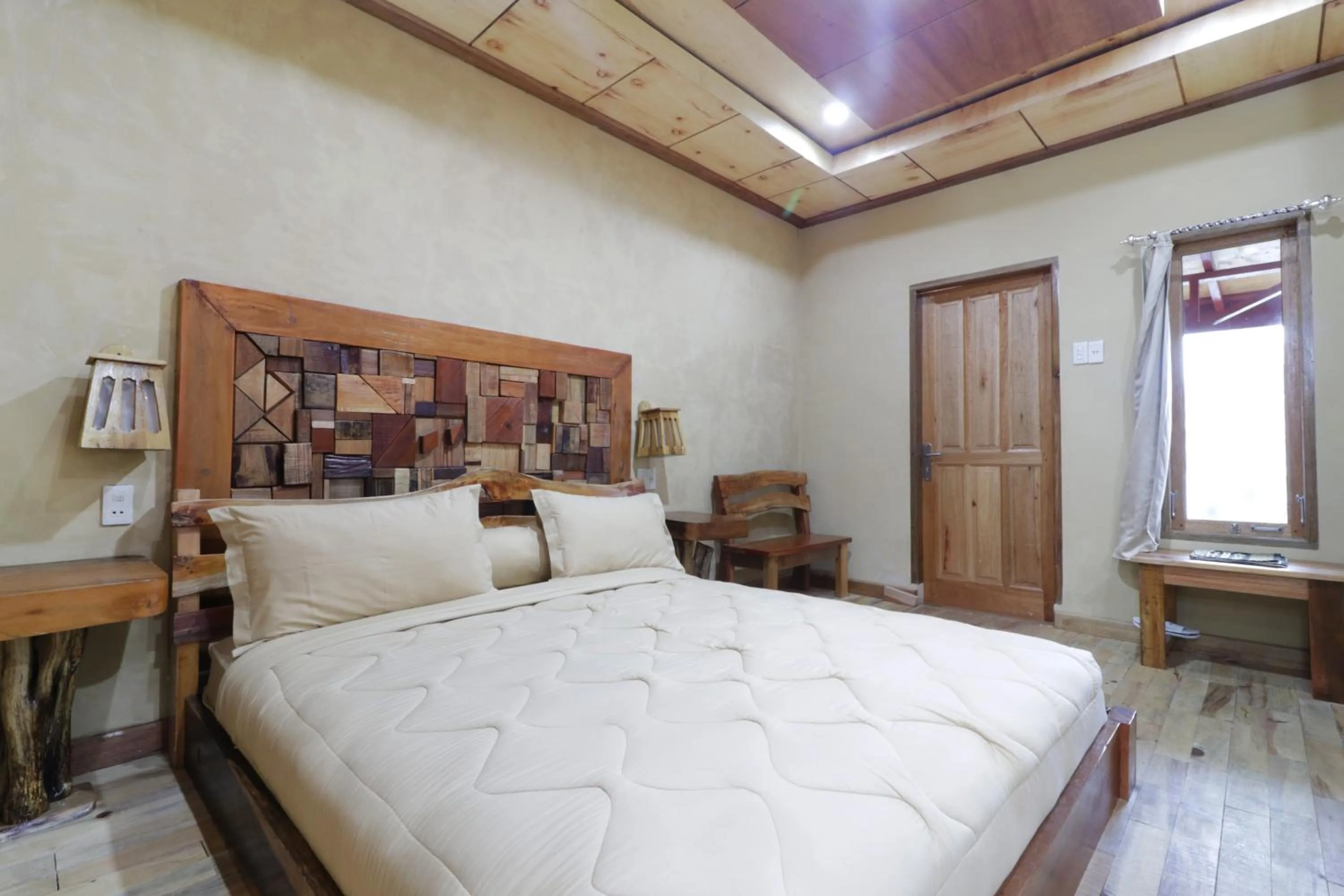 Bedroom, Bed in Alloyna Country Cottage Brastagi