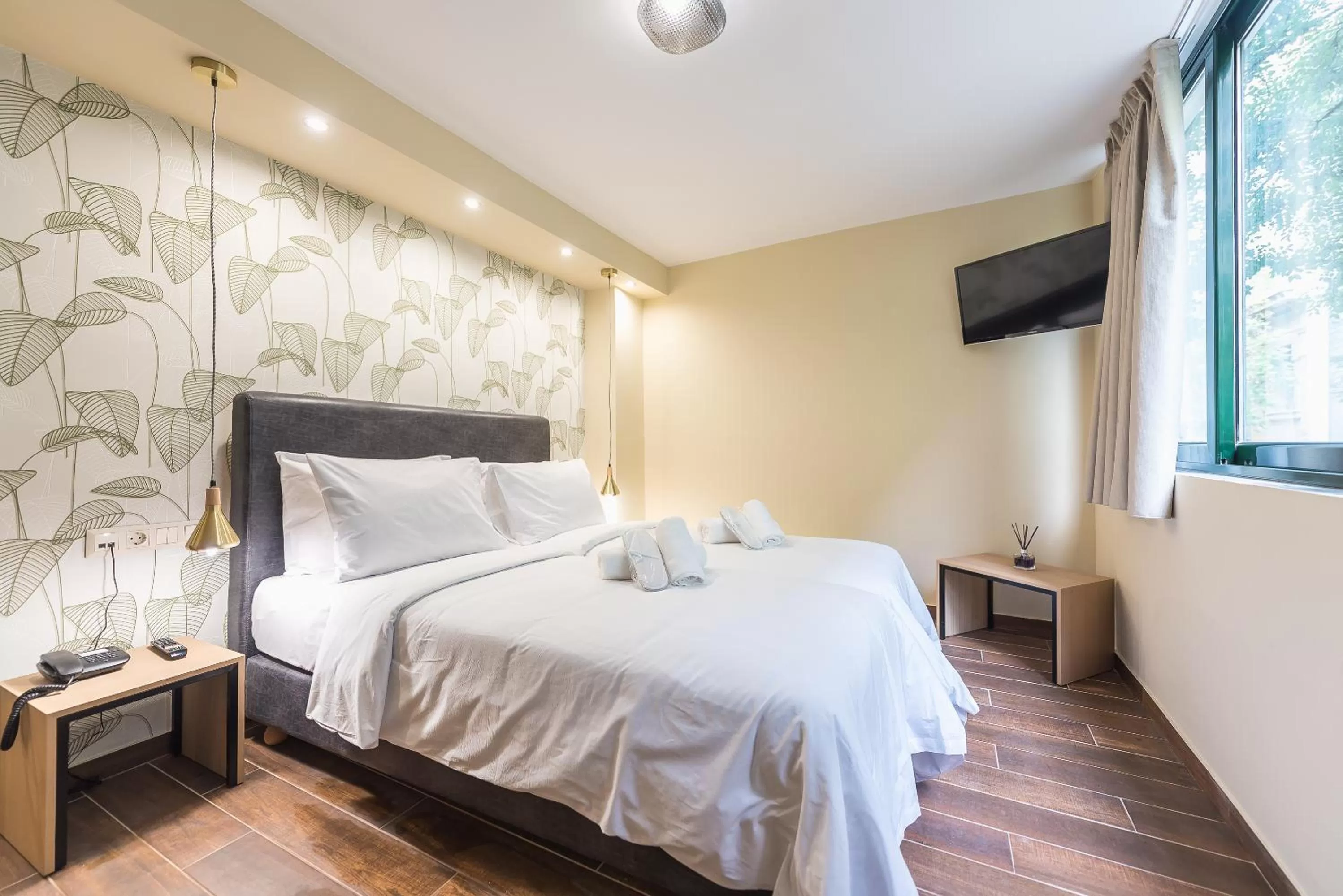 Photo of the whole room, Bed in Athens Lights