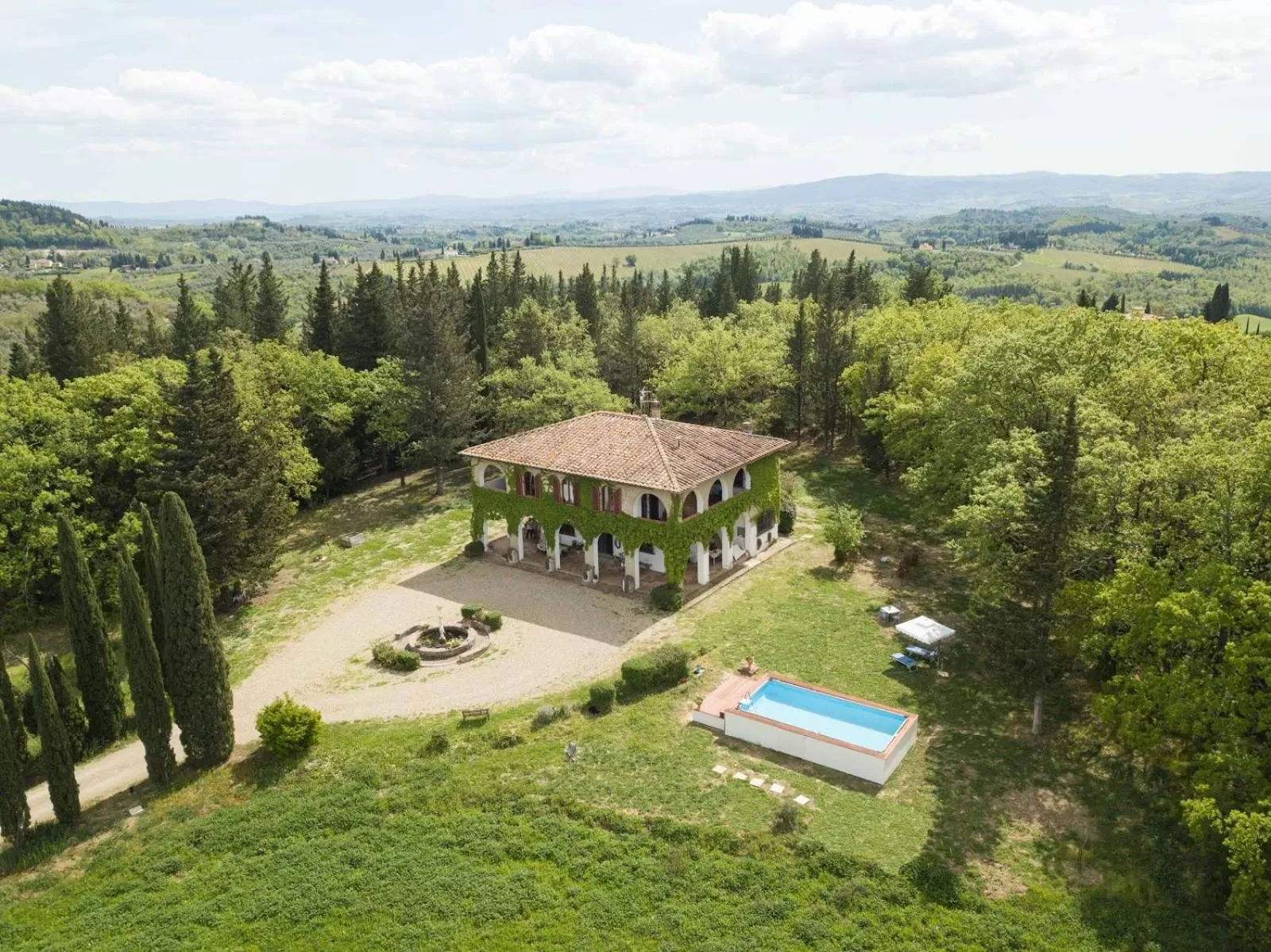 Property building in Villa Albertina