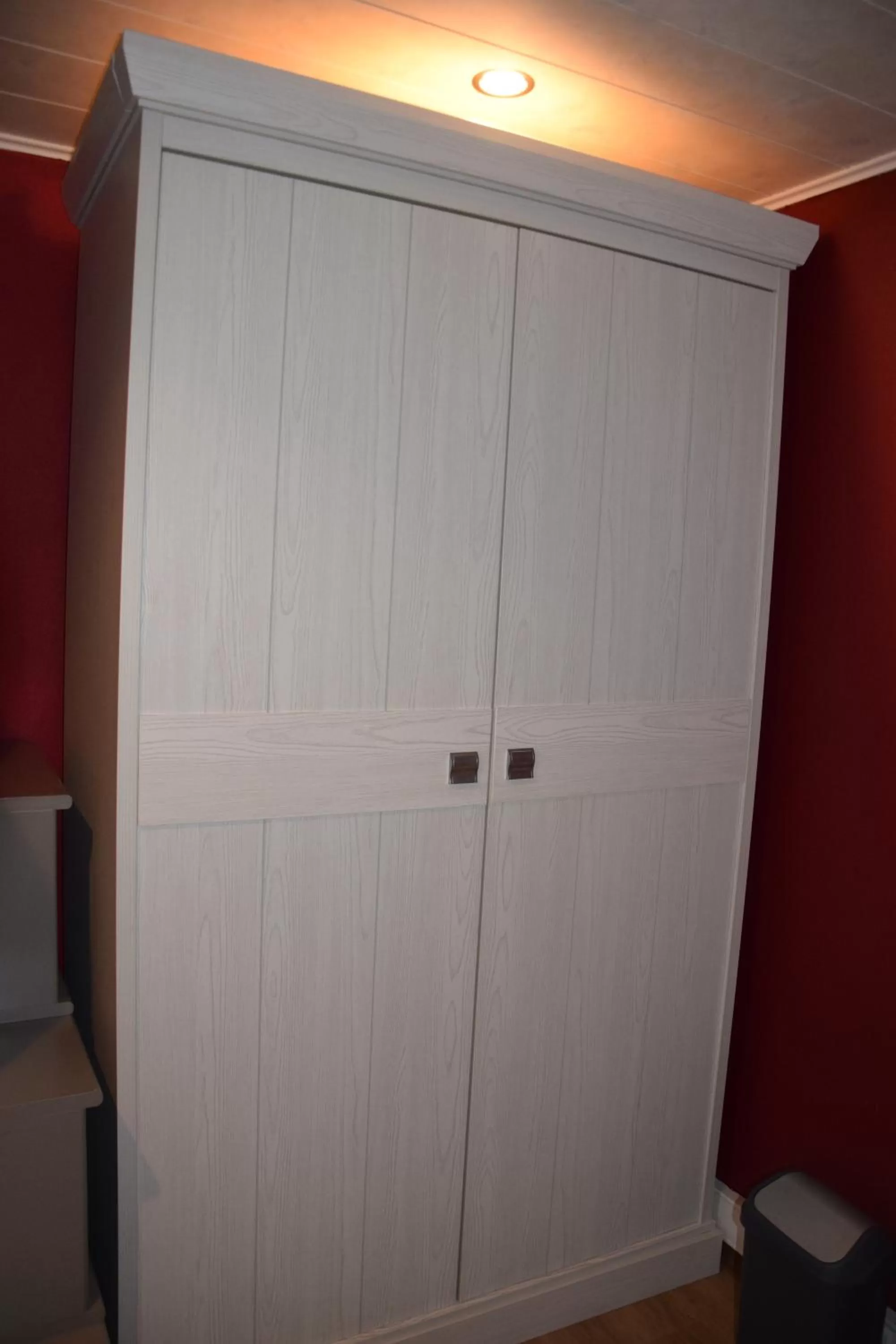 Decorative detail, TV/Entertainment Center in B&B Jo - Li