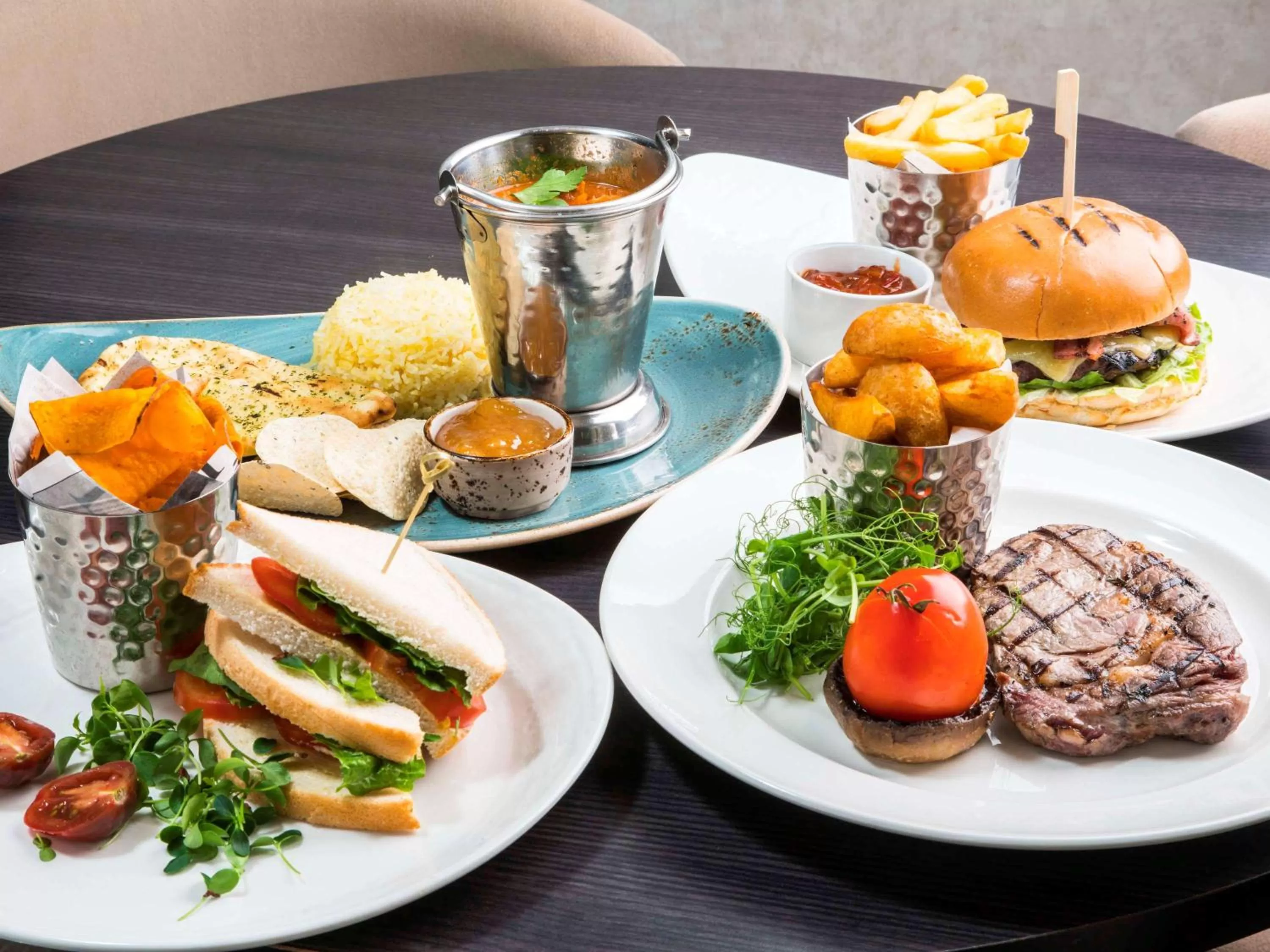 Restaurant/places to eat in Mercure London Heathrow Airport