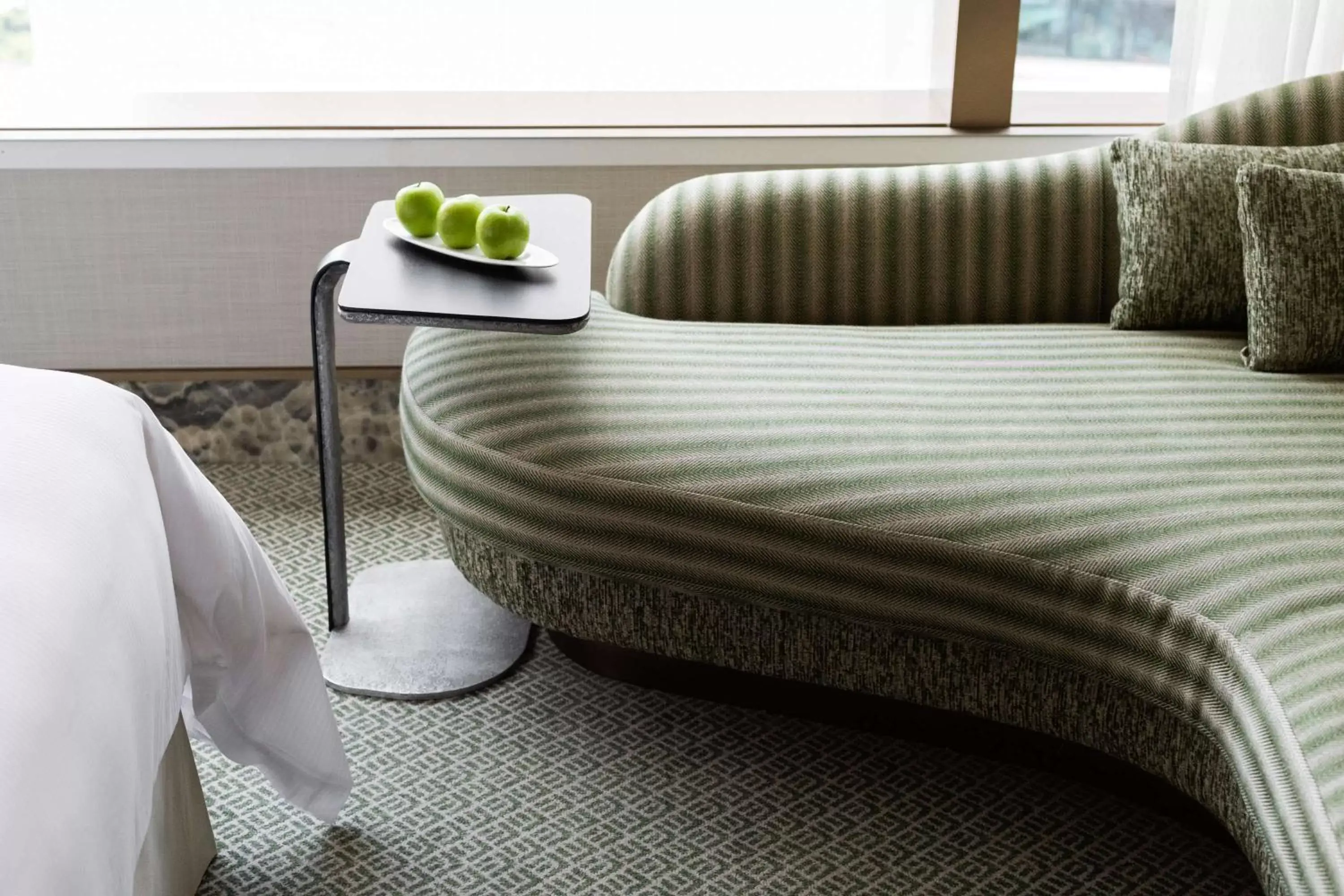 Island Shangri-La Grand Premier Peak View King Room (Newly Renovated) in Island Shangri-La, Hong Kong Island Shangri-La Grand Premier Peak View King Room (Newly Renovated) in Island Shangri-La, Hong Kong