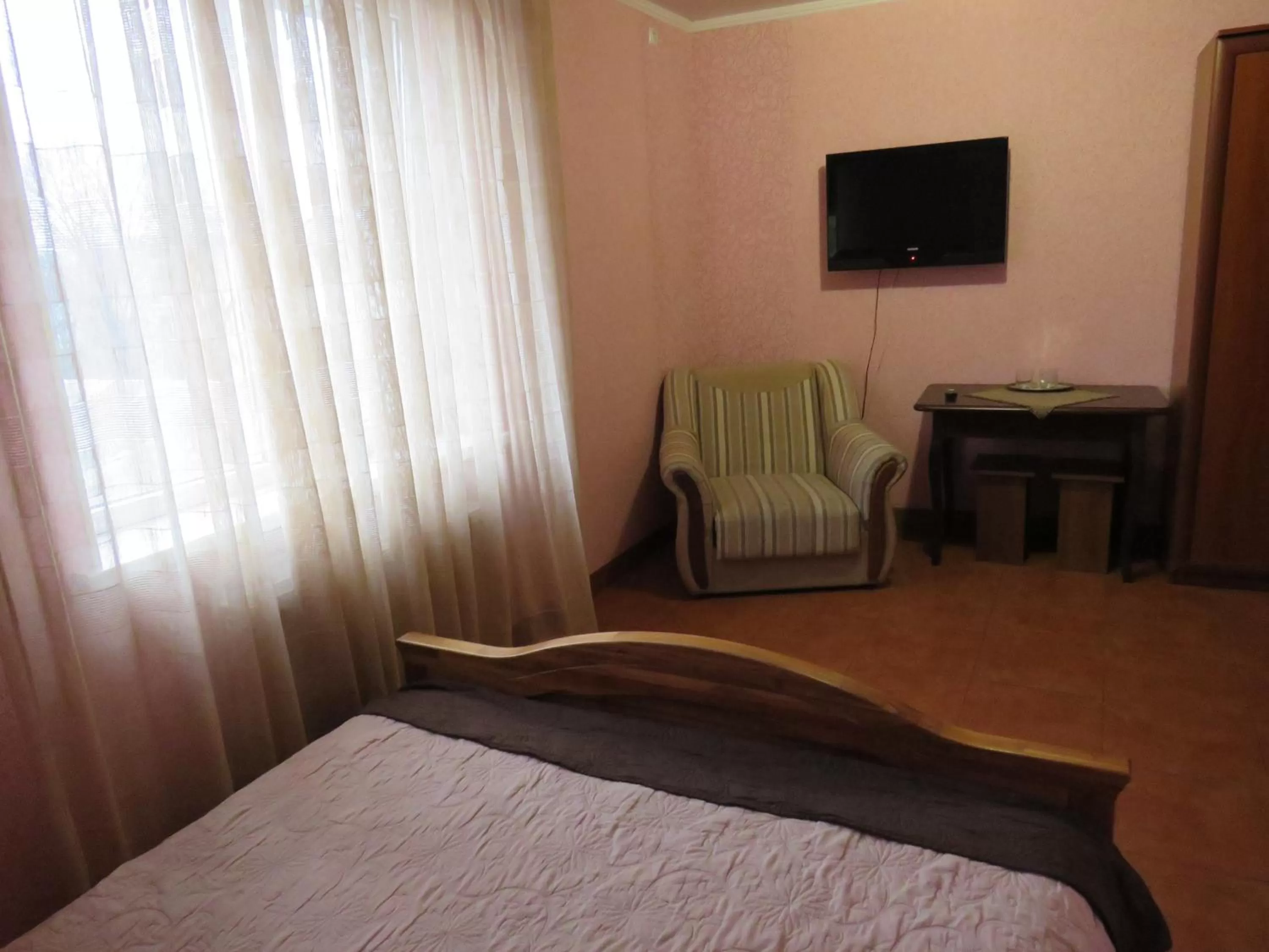 Bed in Monte-Kristo Hotel