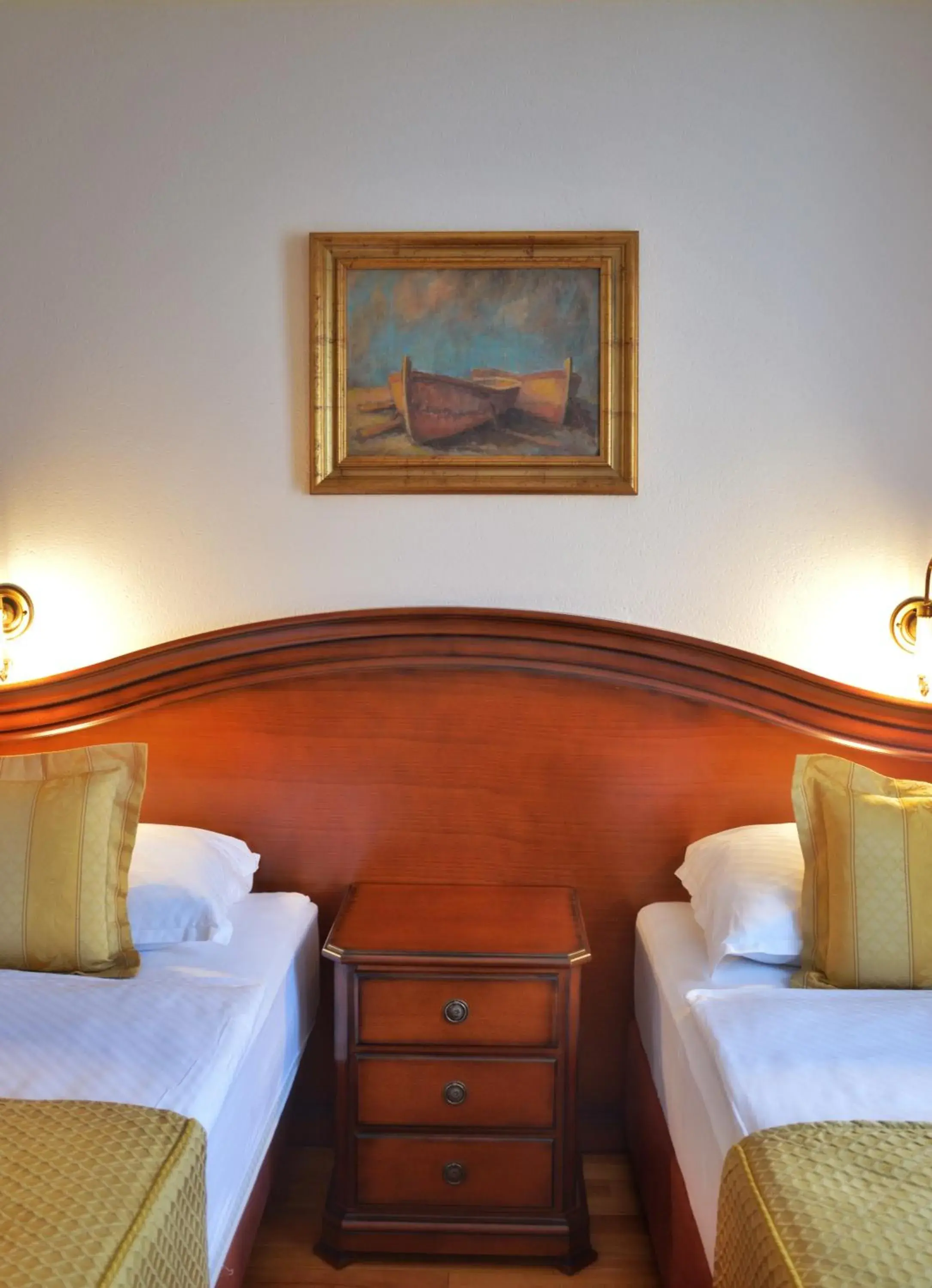 Standard Twin Room in Hotel Savoy Standard Twin Room in Hotel Savoy