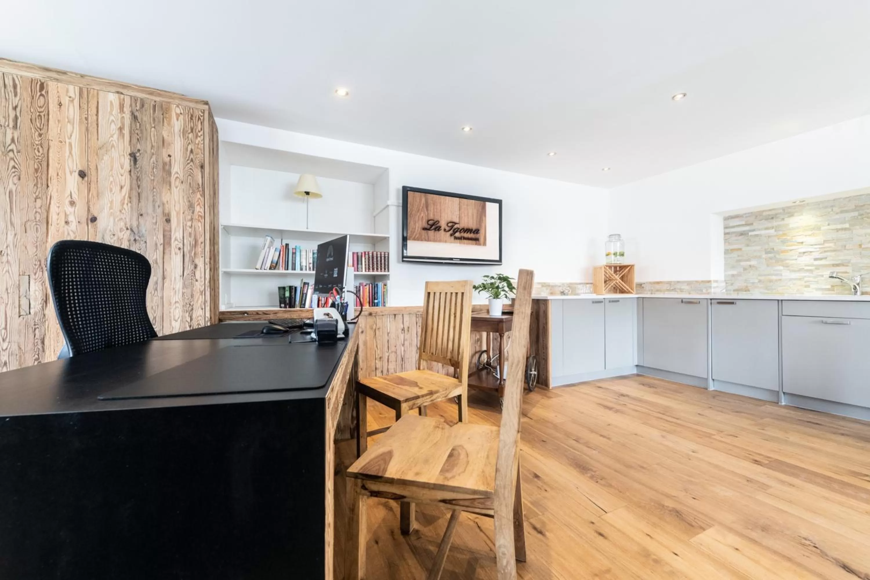 Lobby or reception in La Tgoma - Hotel & Restaurant