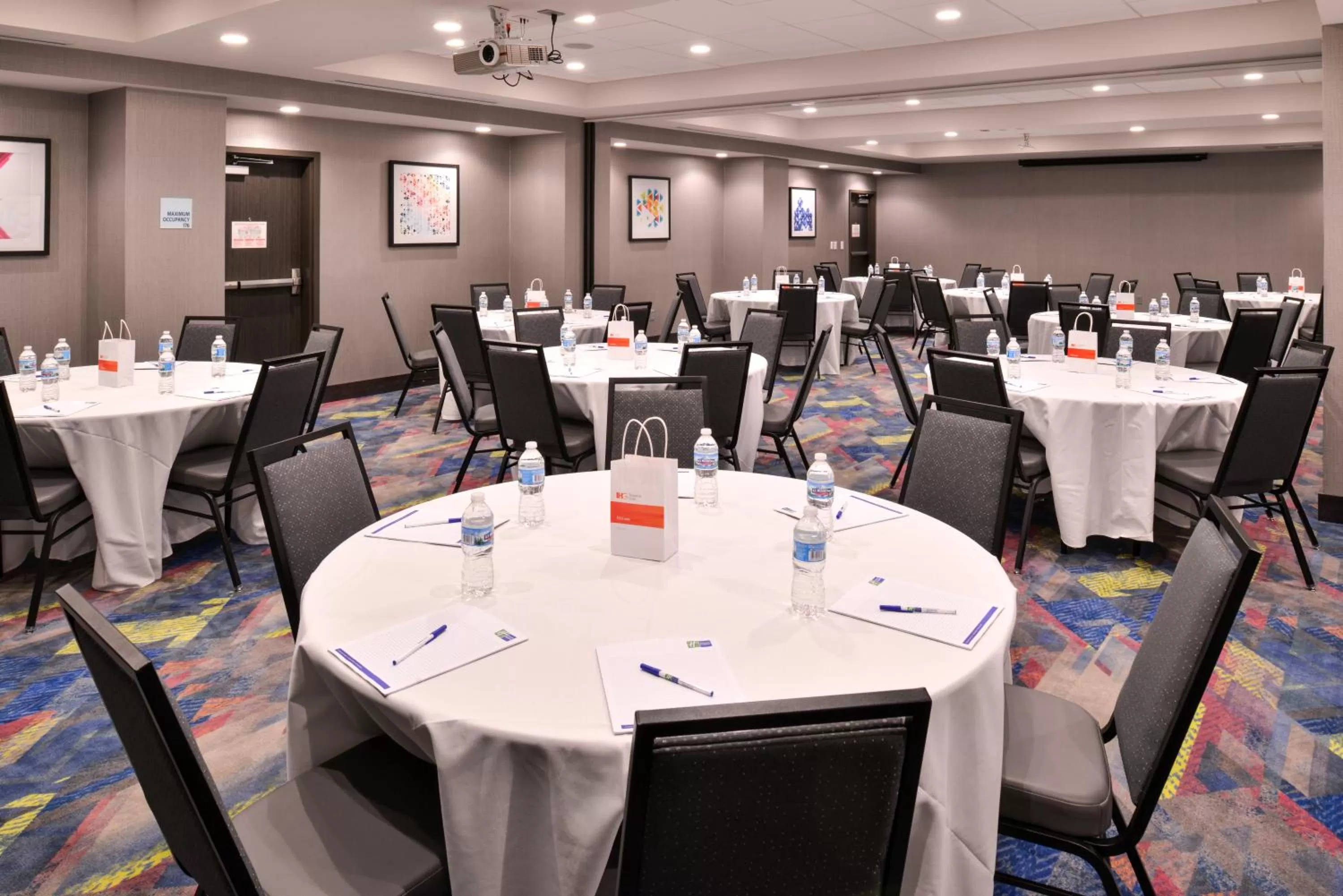 Banquet/Function facilities in Holiday Inn Express and Suites Bryant - Benton Area by IHG