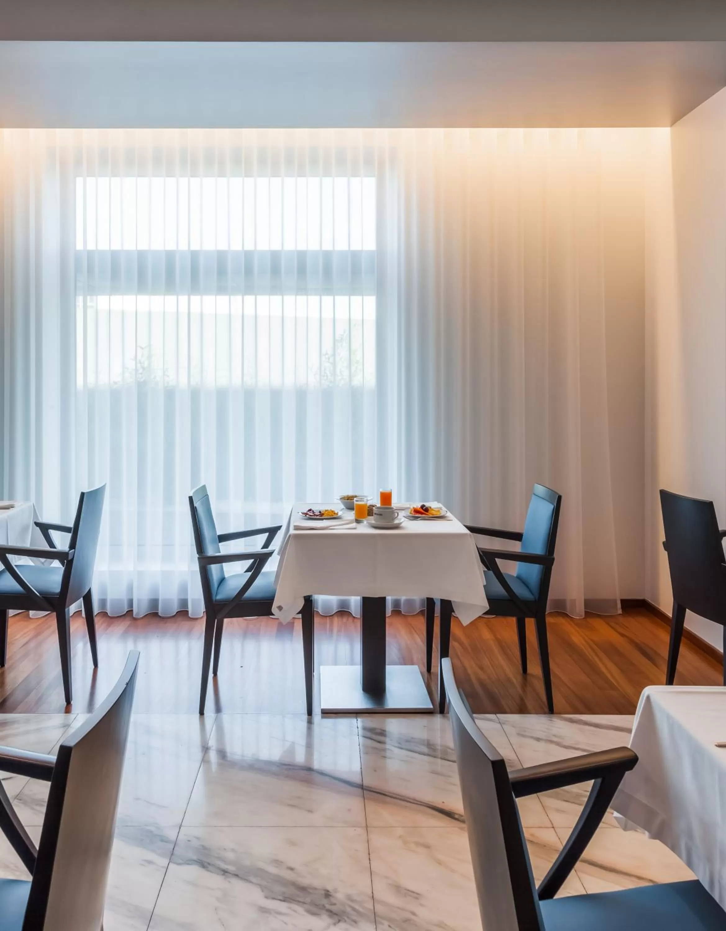 Food and drinks in OPOHOTEL Porto Aeroporto