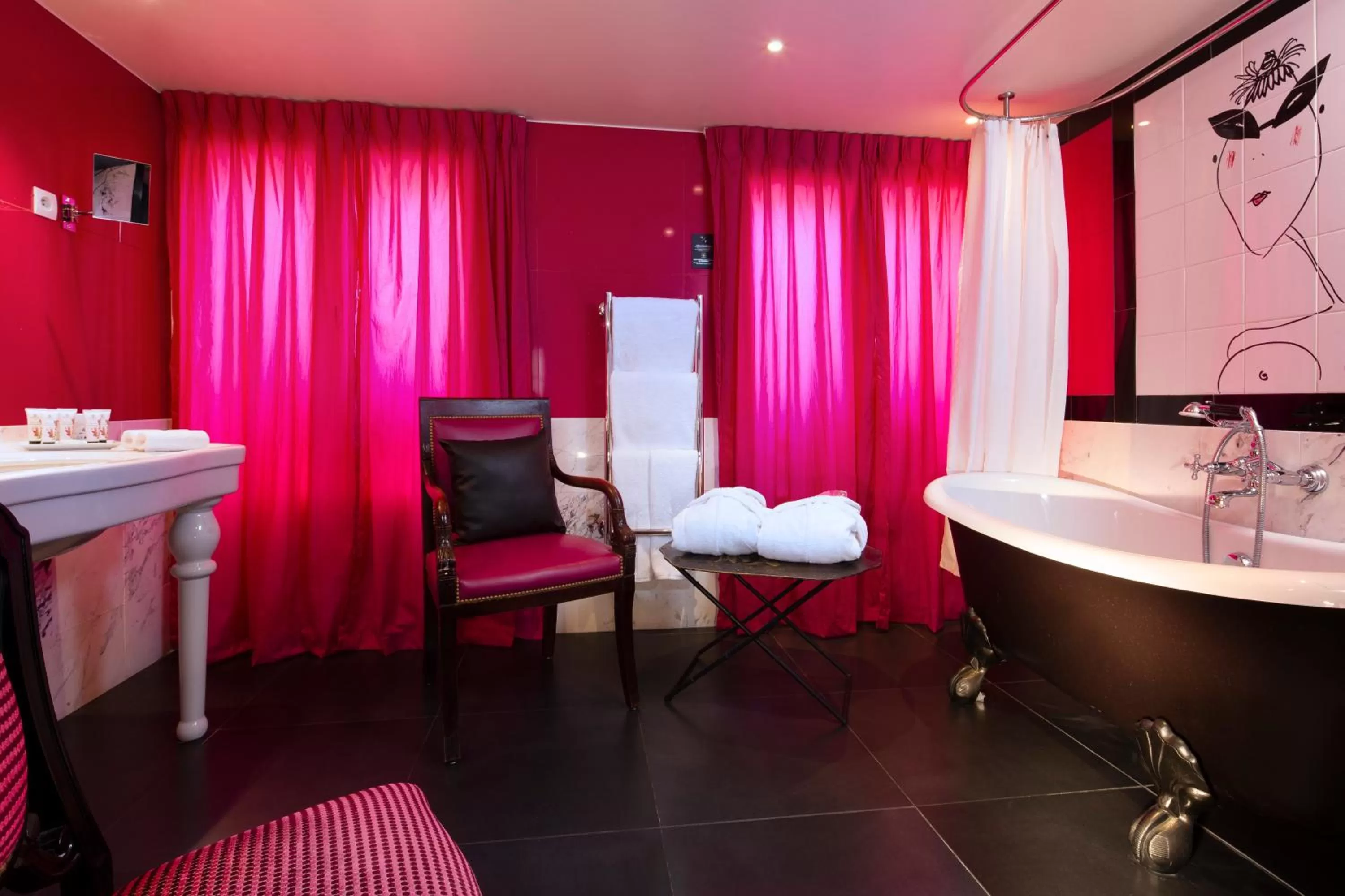 Bathroom in Hôtel Les Dames du Panthéon