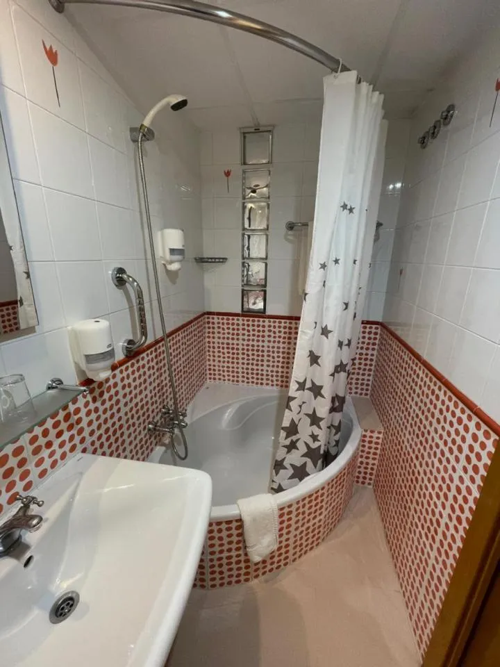 Bath in Hotel Tio Pepe