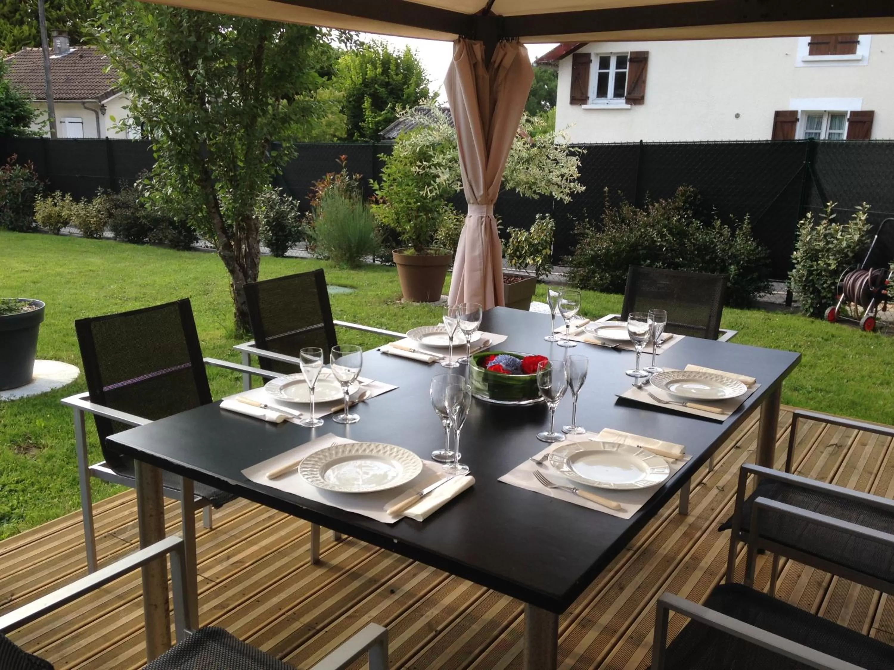 Patio in Les Chambres Lauryvan