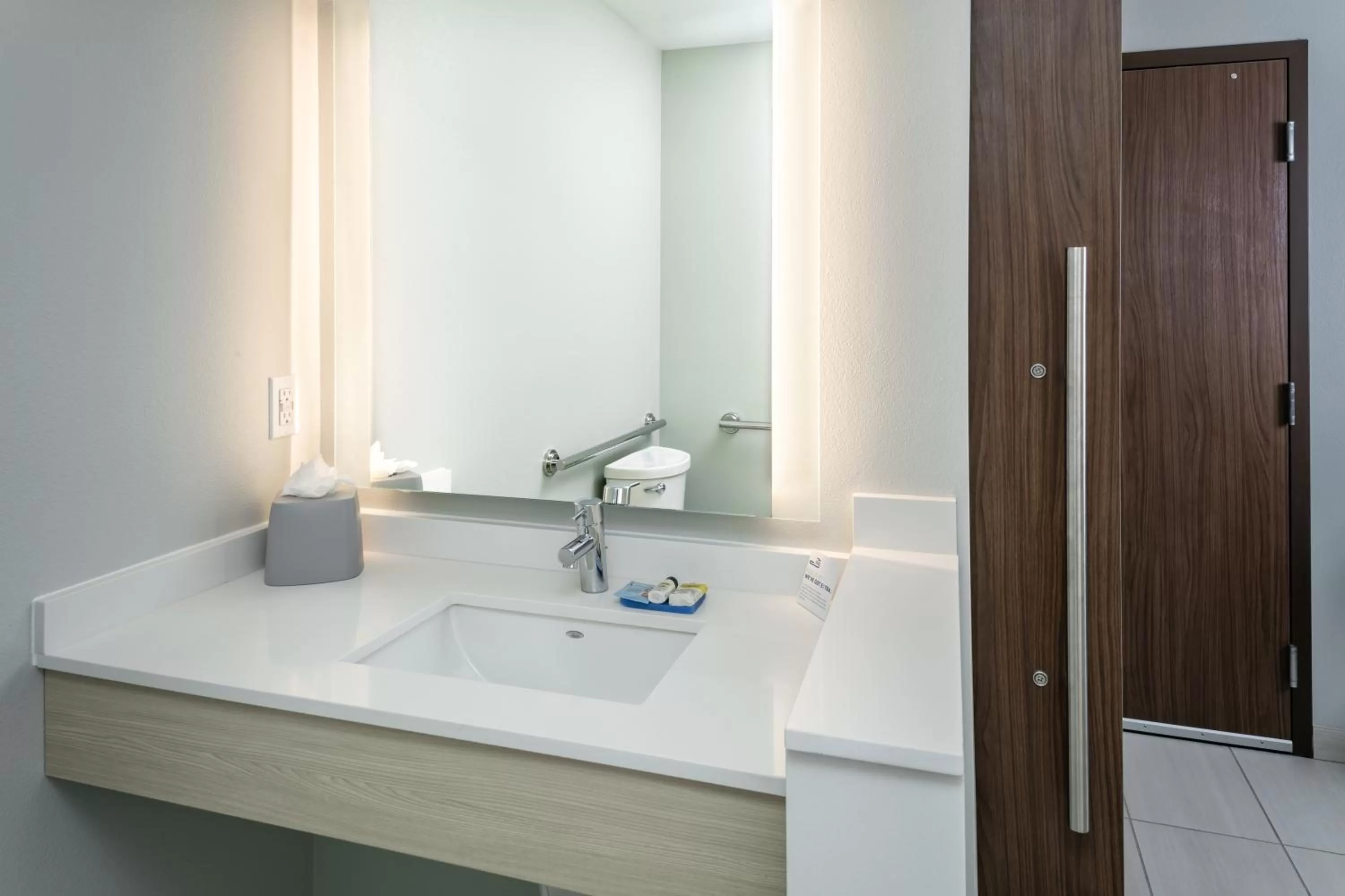 Photo of the whole room in Holiday Inn Express & Suites - Bend South by IHG