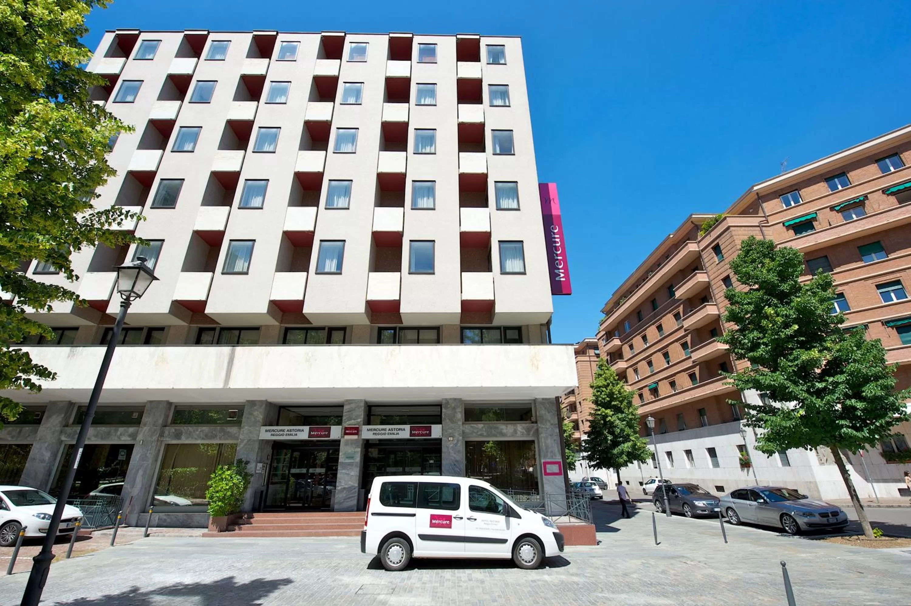 Facade/entrance in Mercure Reggio Emilia Centro Astoria