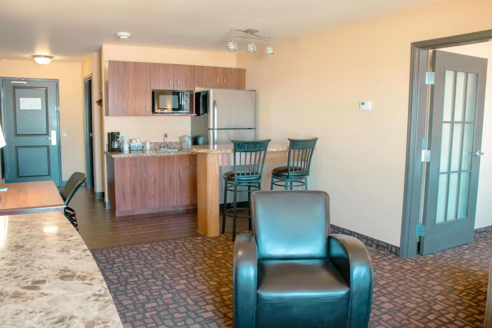 Kitchen or kitchenette in Grand Forks Lodge and Suites