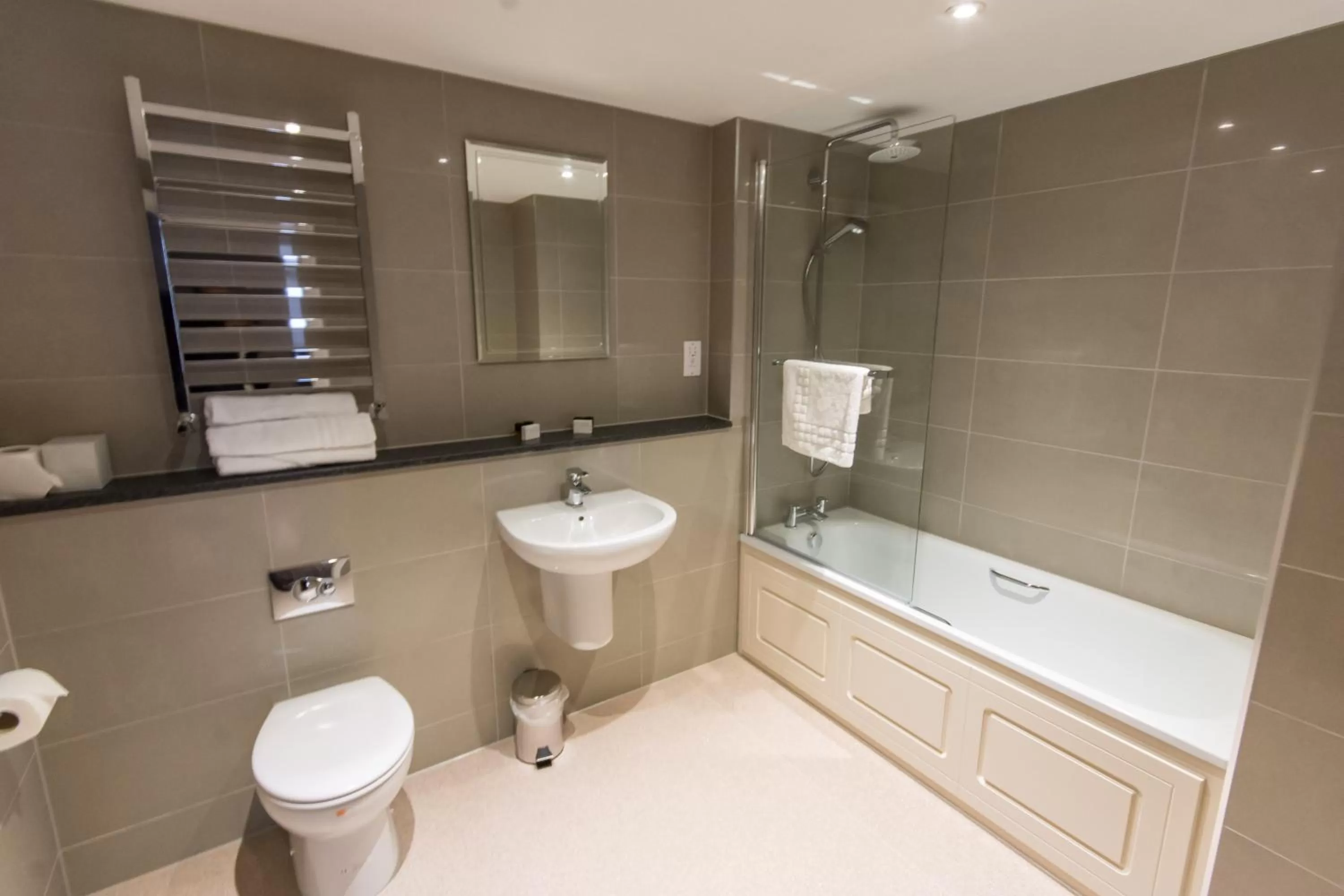 Shower in St Nicholas Hotel Colchester