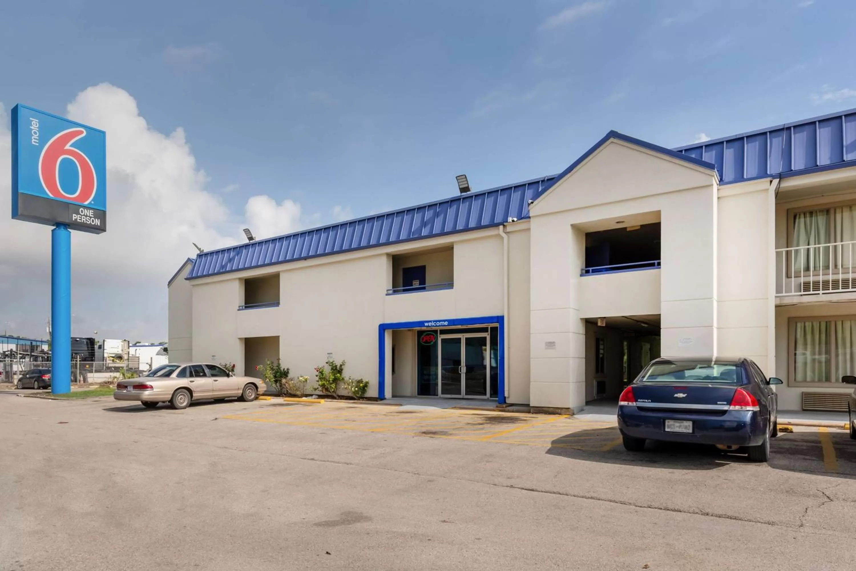 Property building in Motel 6-Houston, TX - East