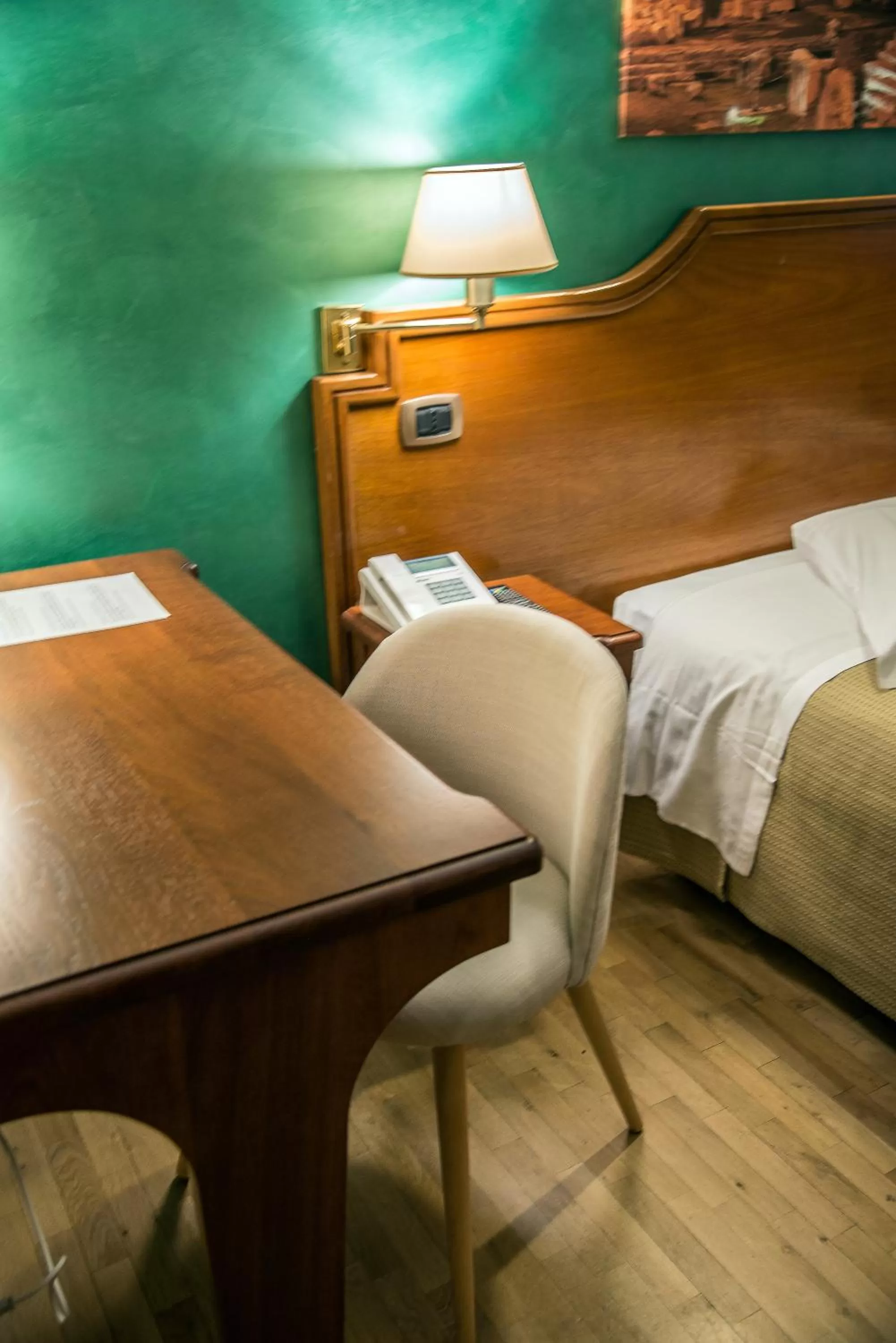 Seating area, Bed in Hotel Kent