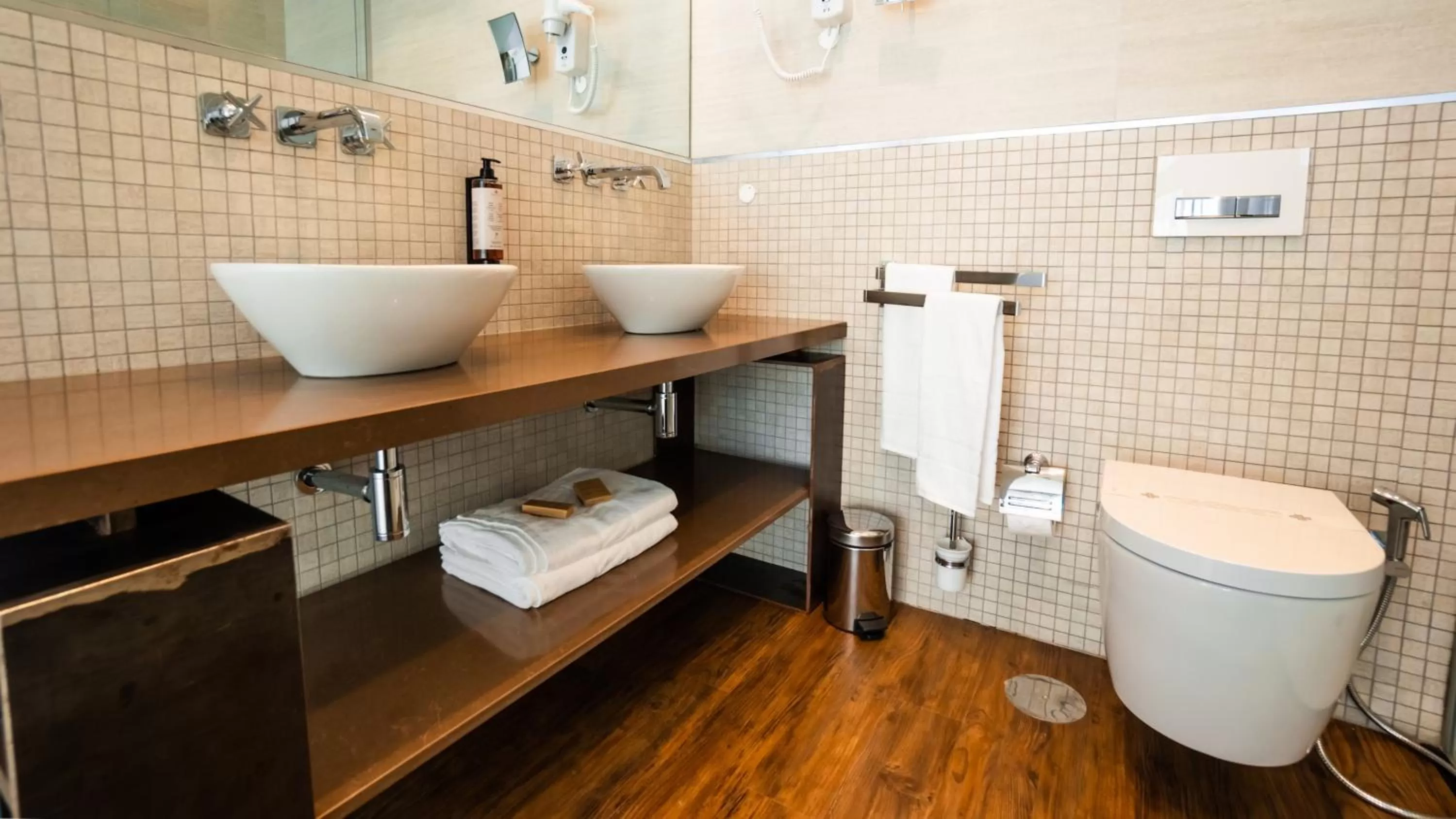 Bathroom in Hills Hotel Lisboa