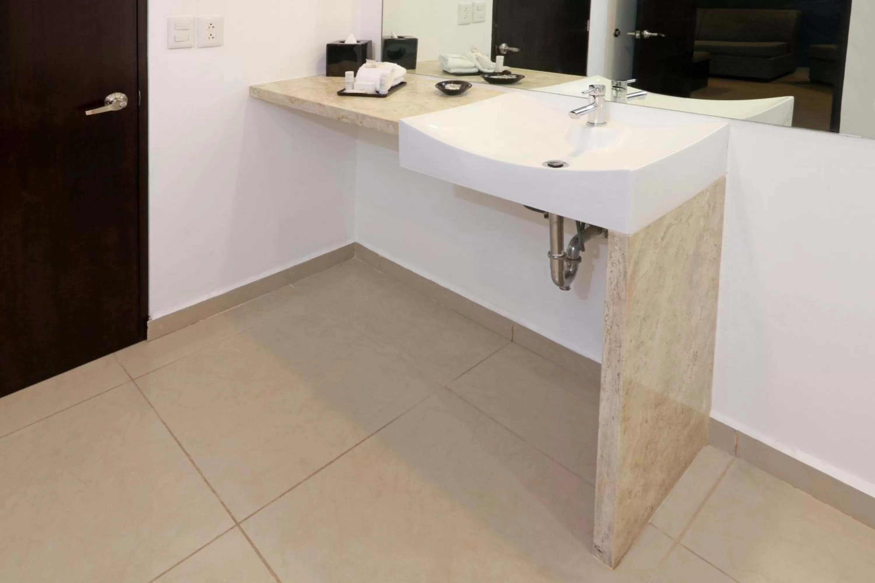 Bathroom in Wyndham Garden Guadalajara Acueducto