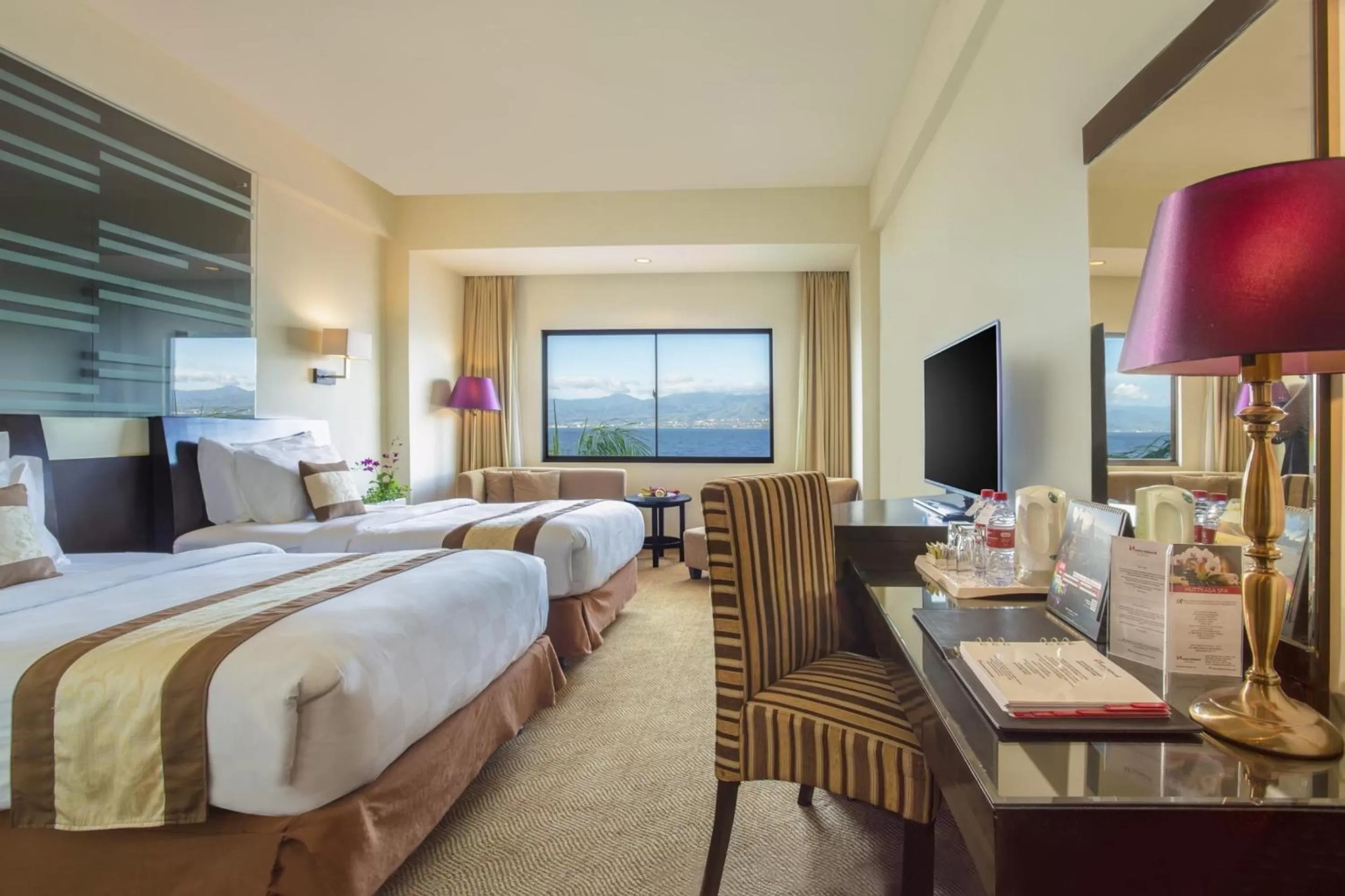 Bedroom, Bed in Swiss-Belhotel Silae Palu