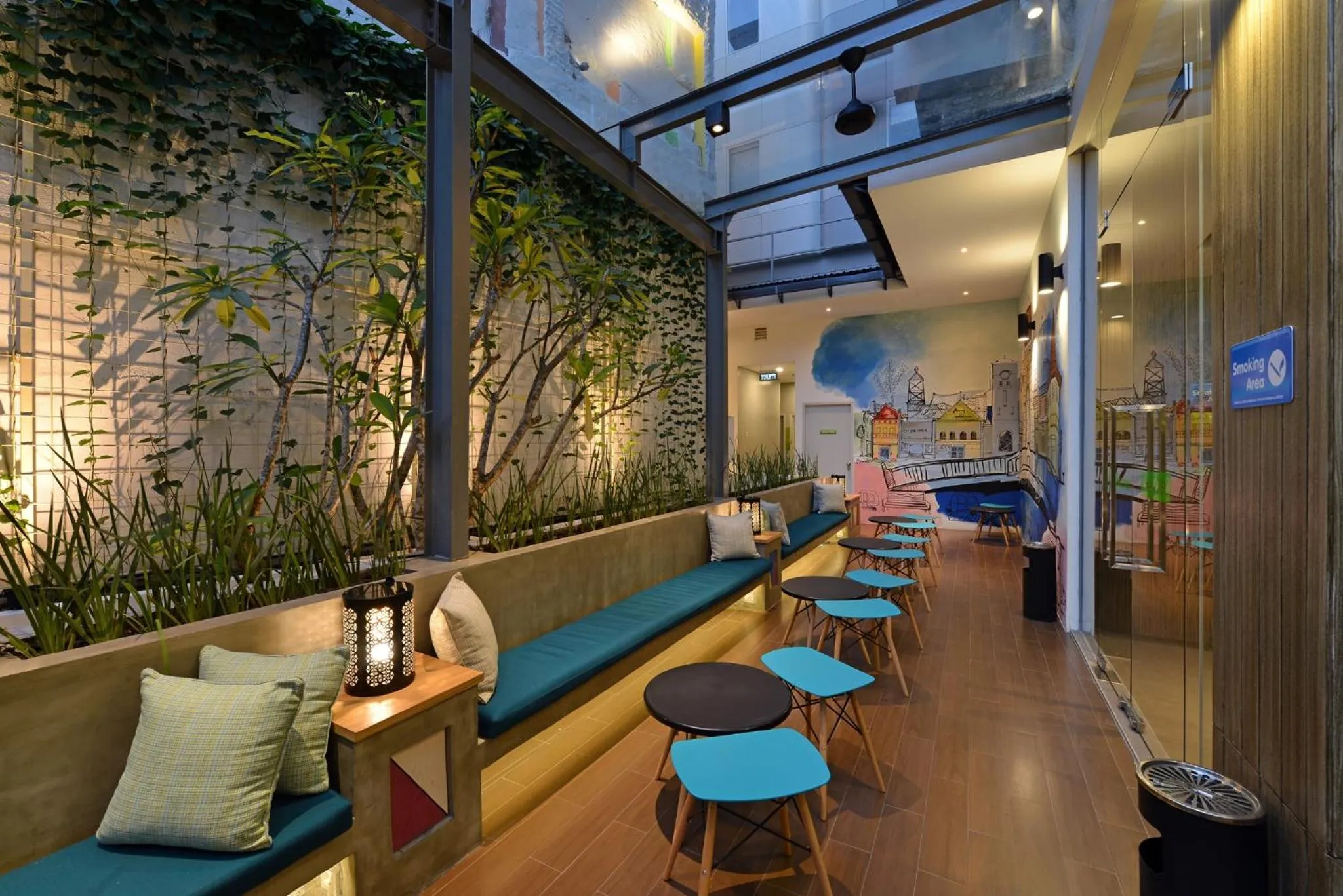 Communal lounge/ TV room in POP! Hotel Pasar Baru Jakarta