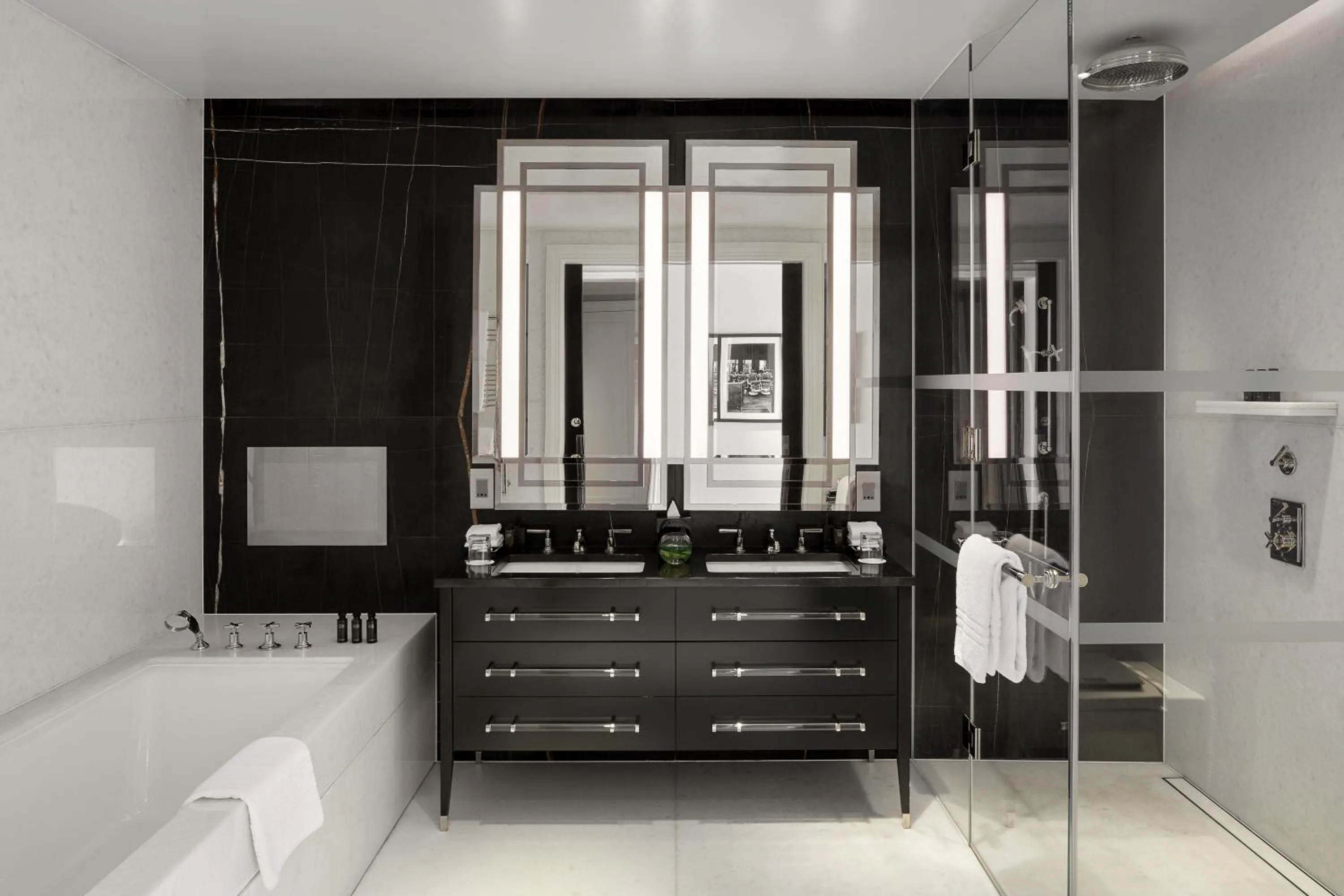 Bathroom in Four Seasons Hotel London at Tower Bridge