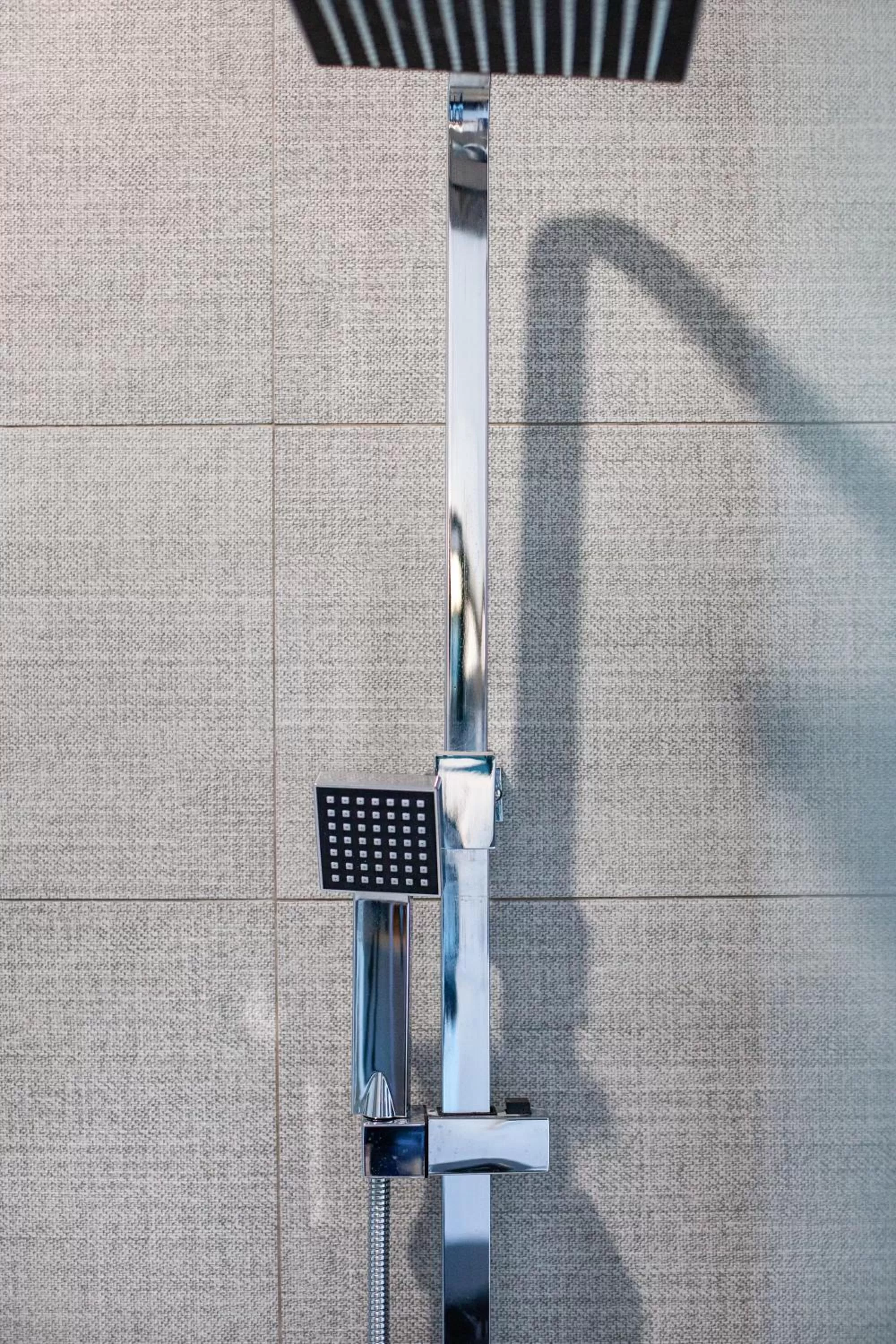 Shower in Wesley Hotel