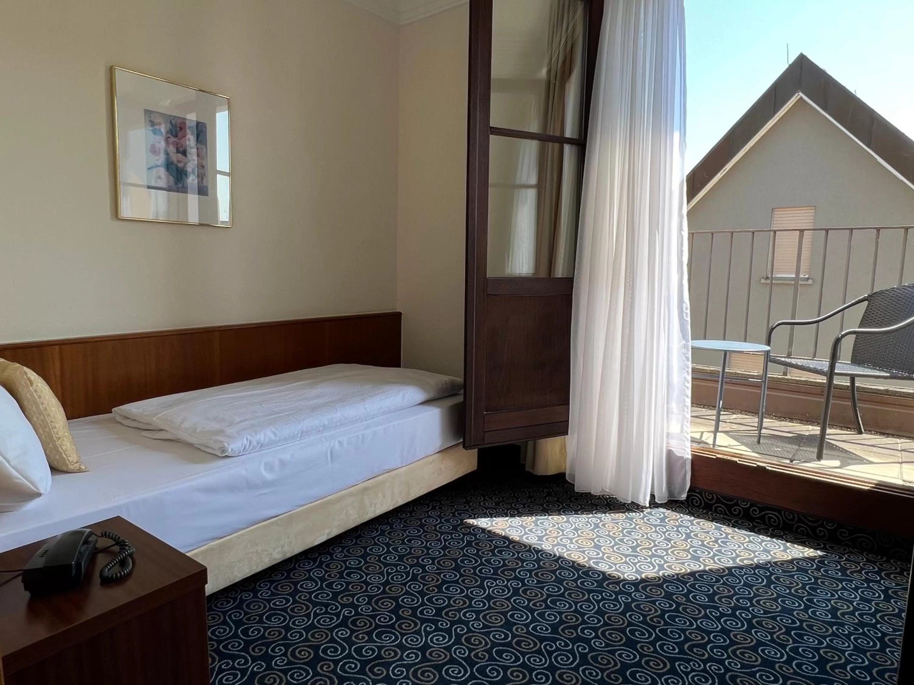 Photo of the whole room in Stadthotel