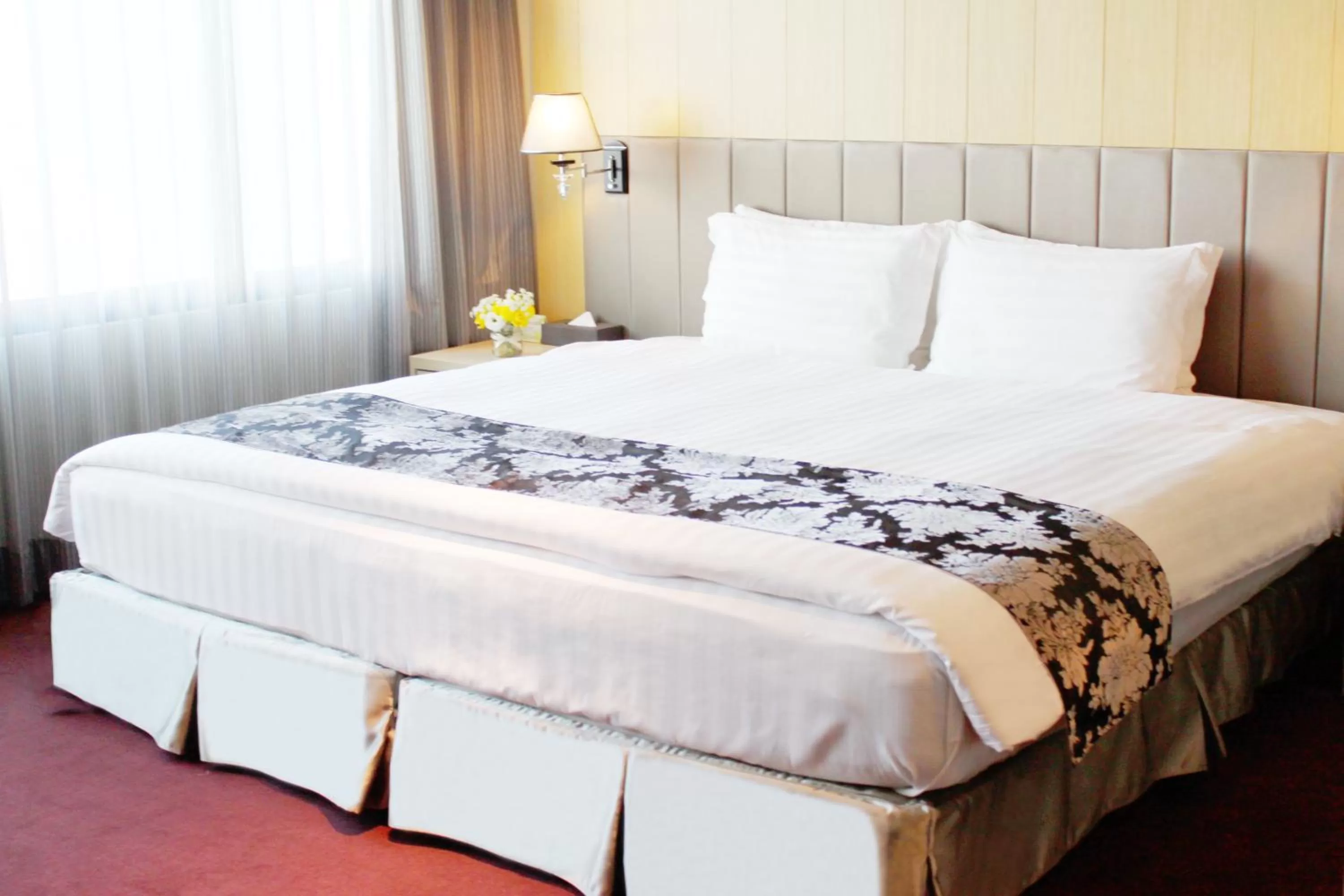 Bed in Maison de Chine Chao Yin Building