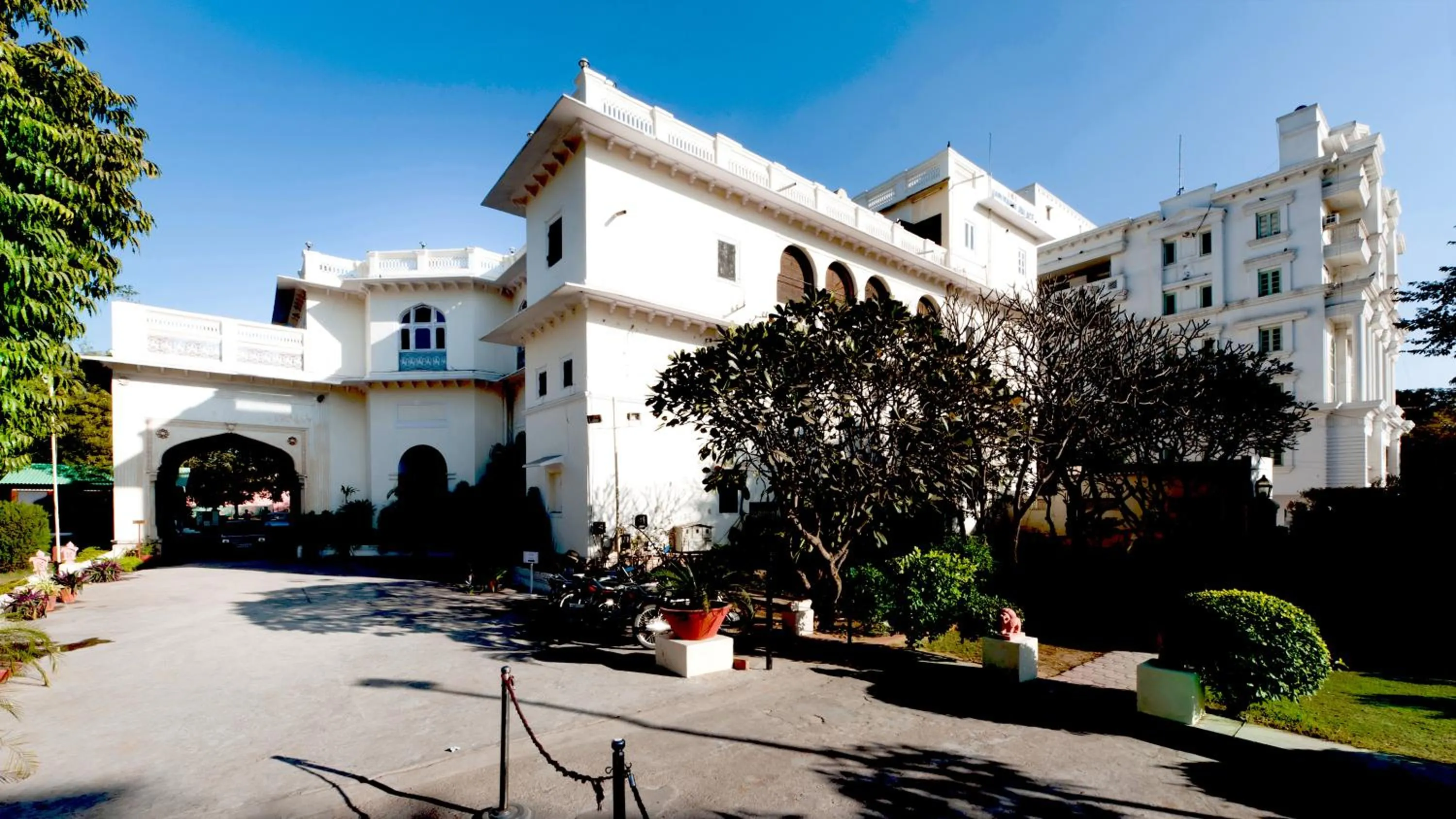 Facade/entrance in Hari Mahal Palace by Pachar Group