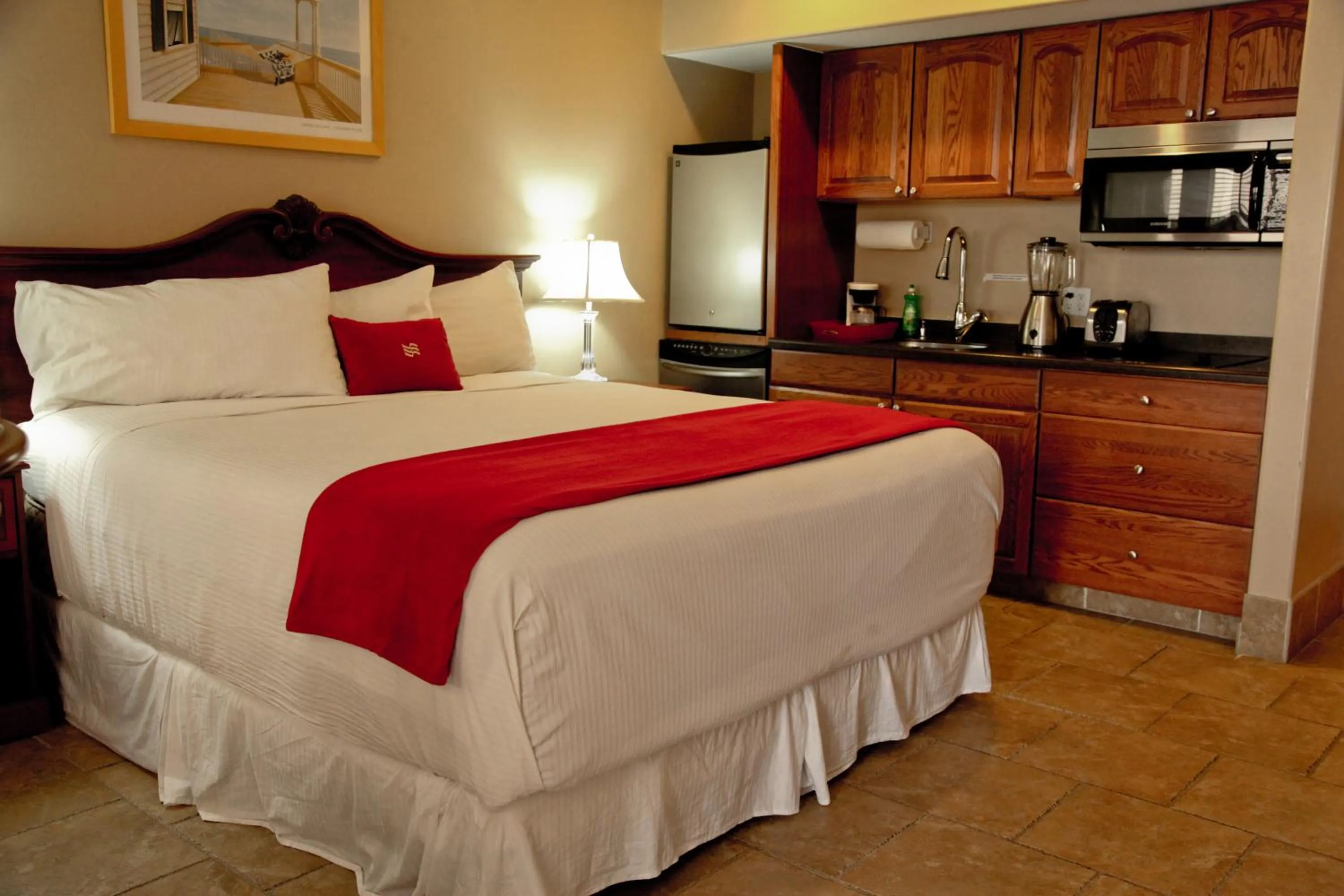 Photo of the whole room, Bed in Lake Grassy Inn & Suites