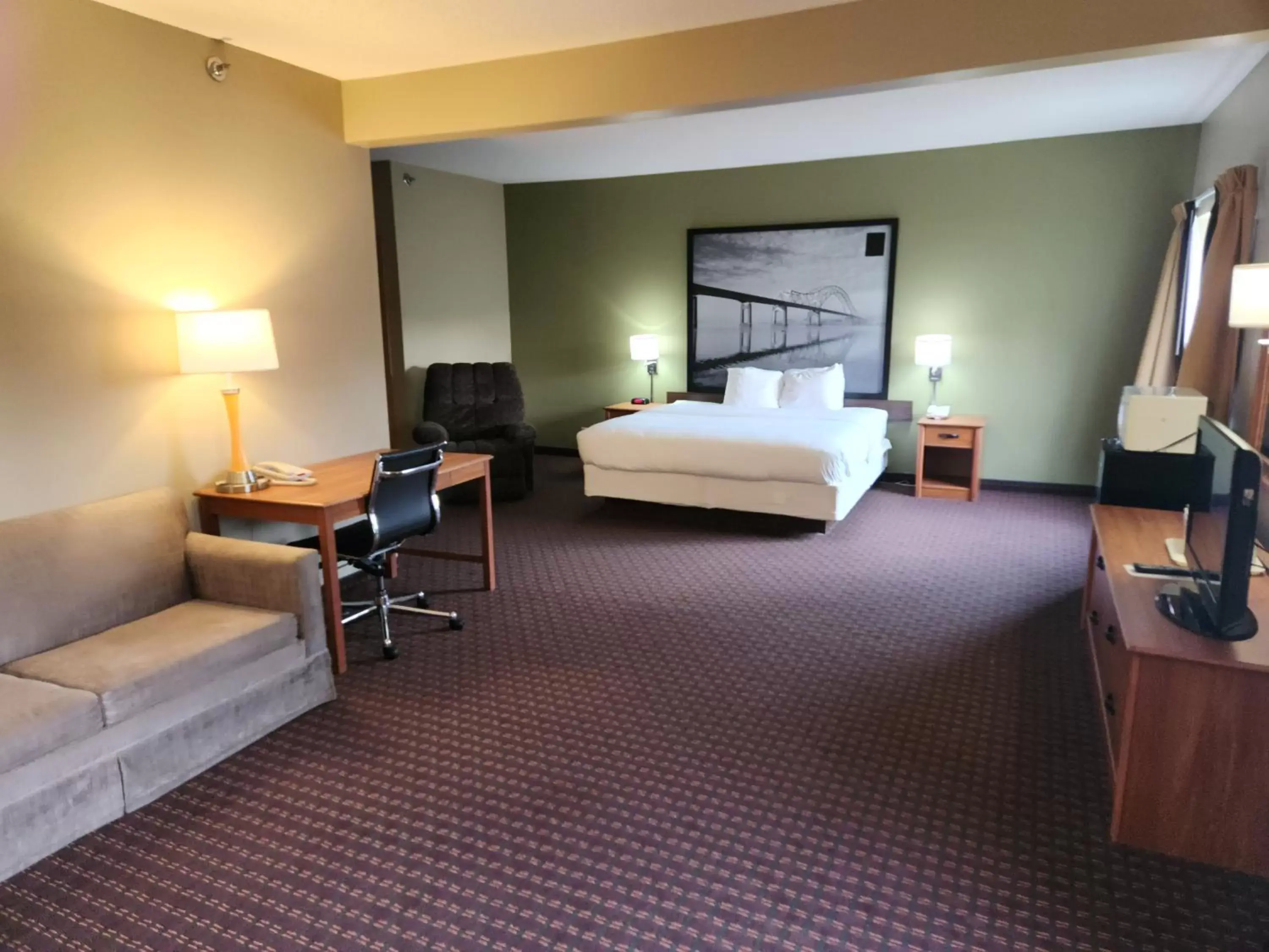 King Studio with Sofa Bed in Eagle Ridge Inn King Studio with Sofa Bed in Eagle Ridge Inn