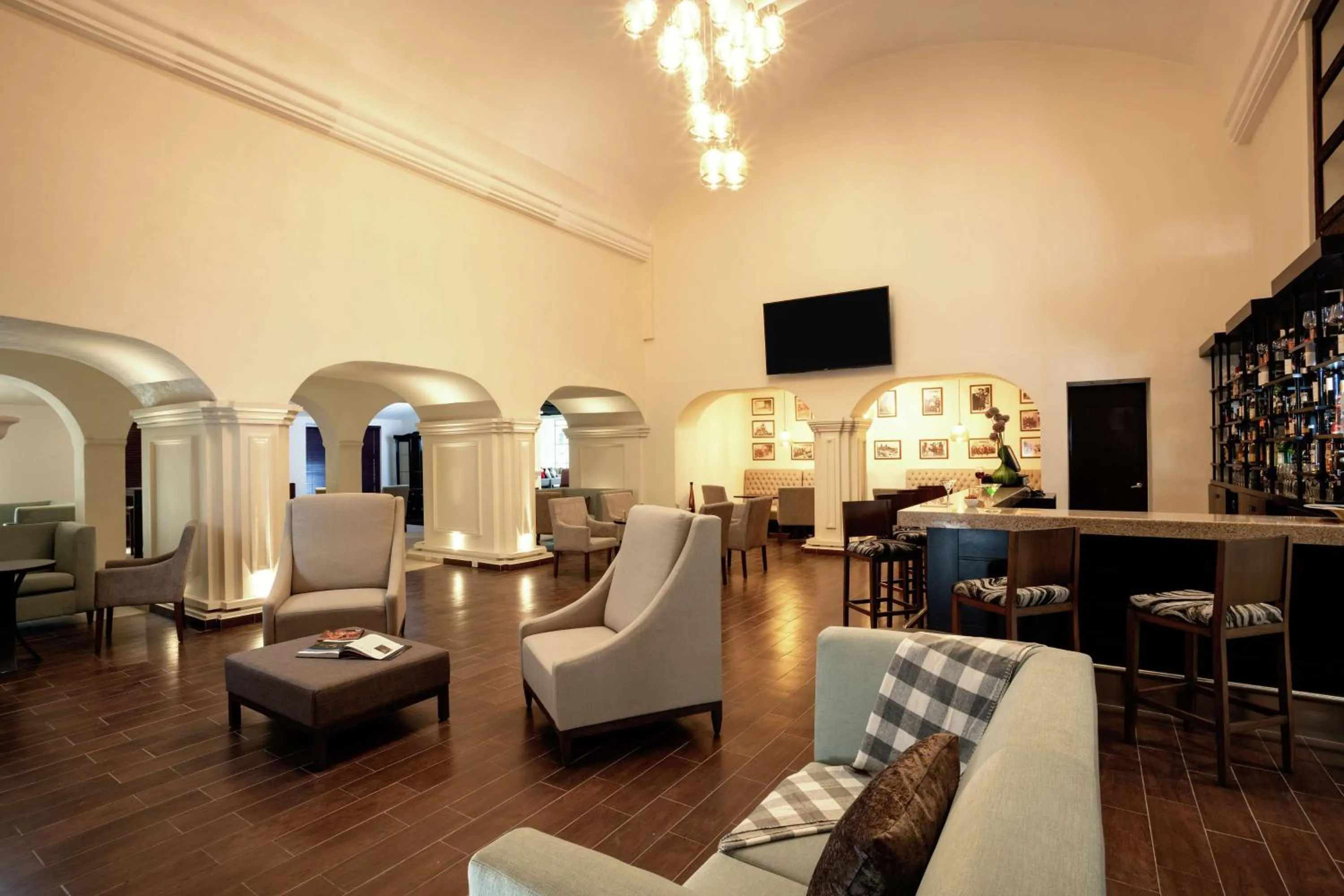 Lounge or bar in Doubletree By Hilton Toluca