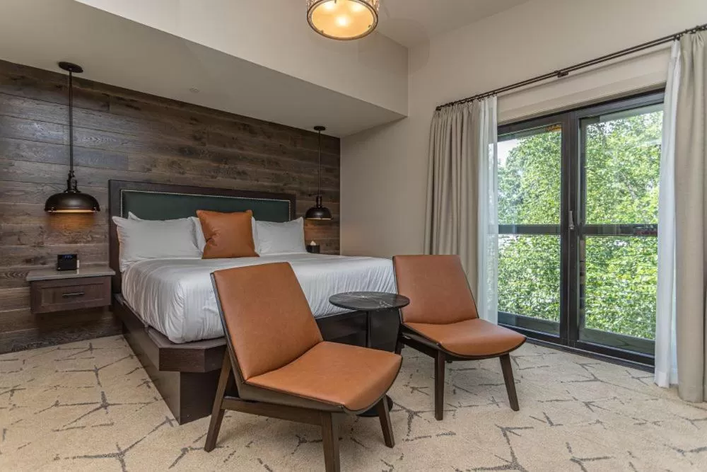 Bed in Ghost Light Inn