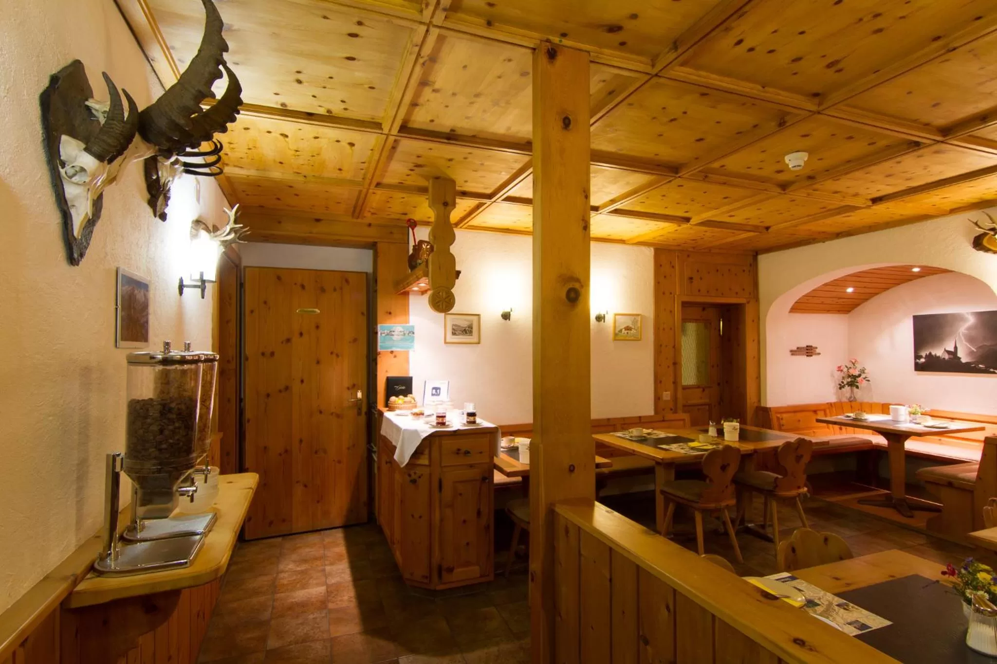 Restaurant/Places to Eat in Garni Alpenrose - Grusaida