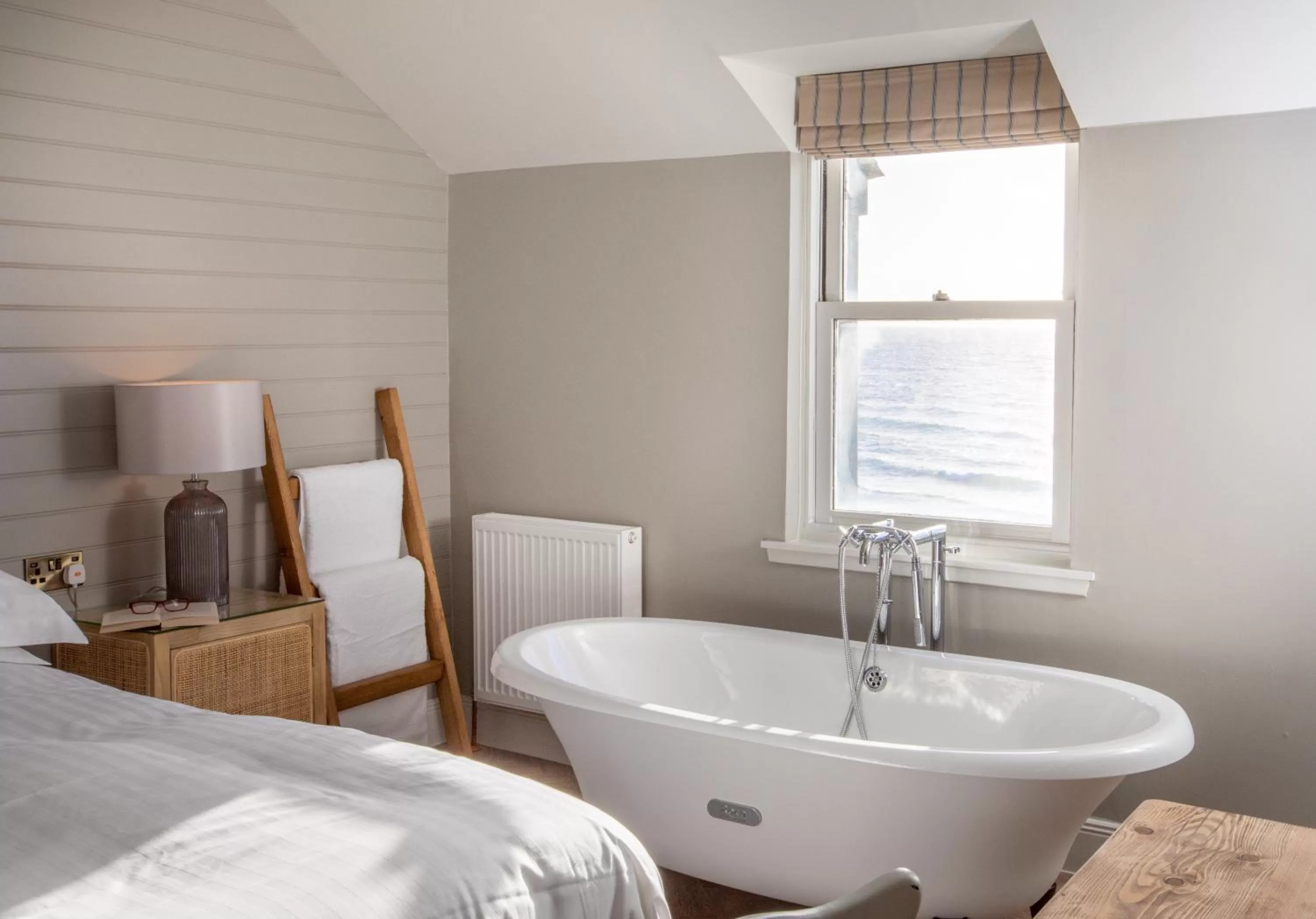 Bathroom, Bed in The Crusoe