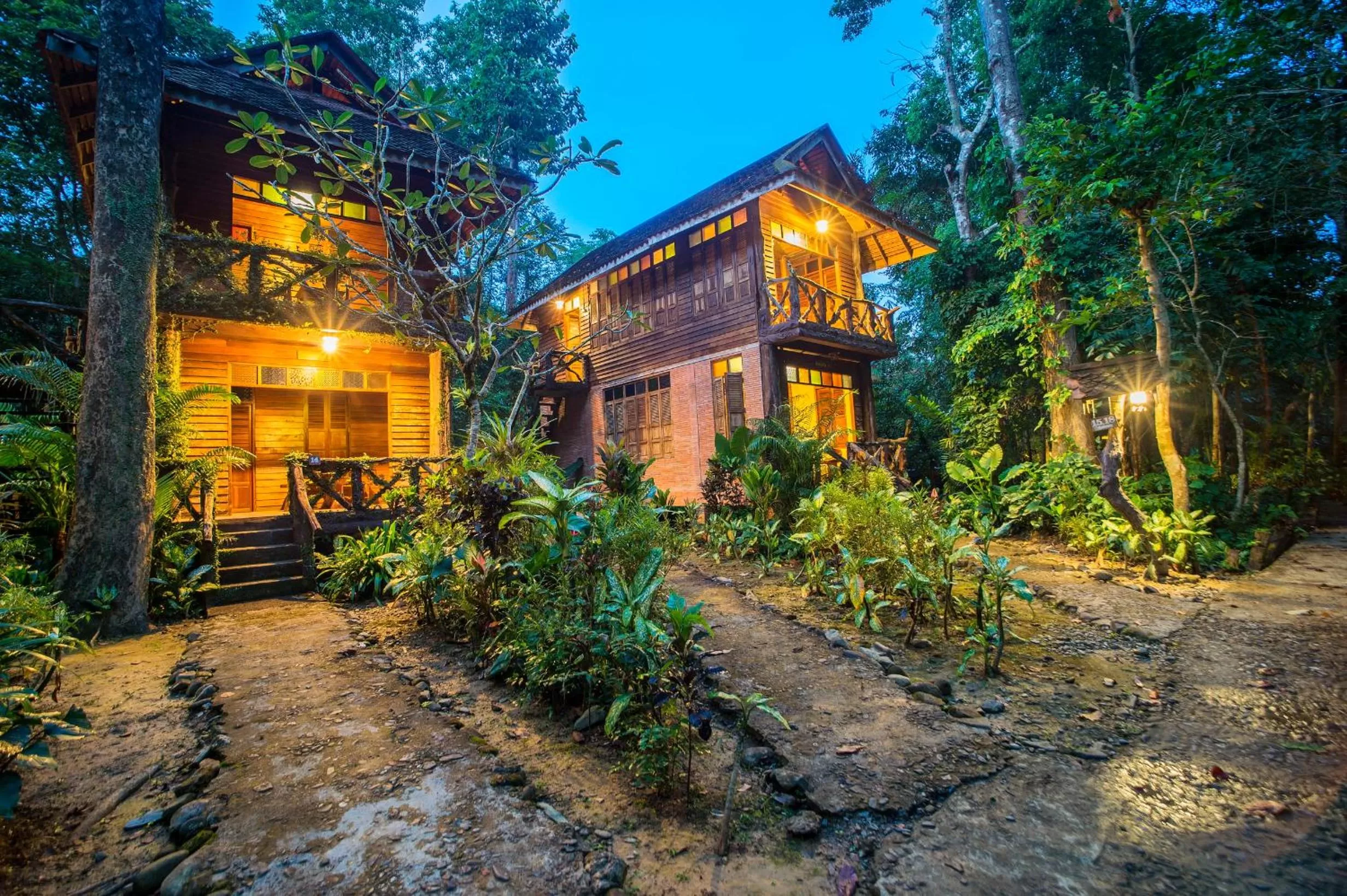 Property building in Art's Riverview Lodge