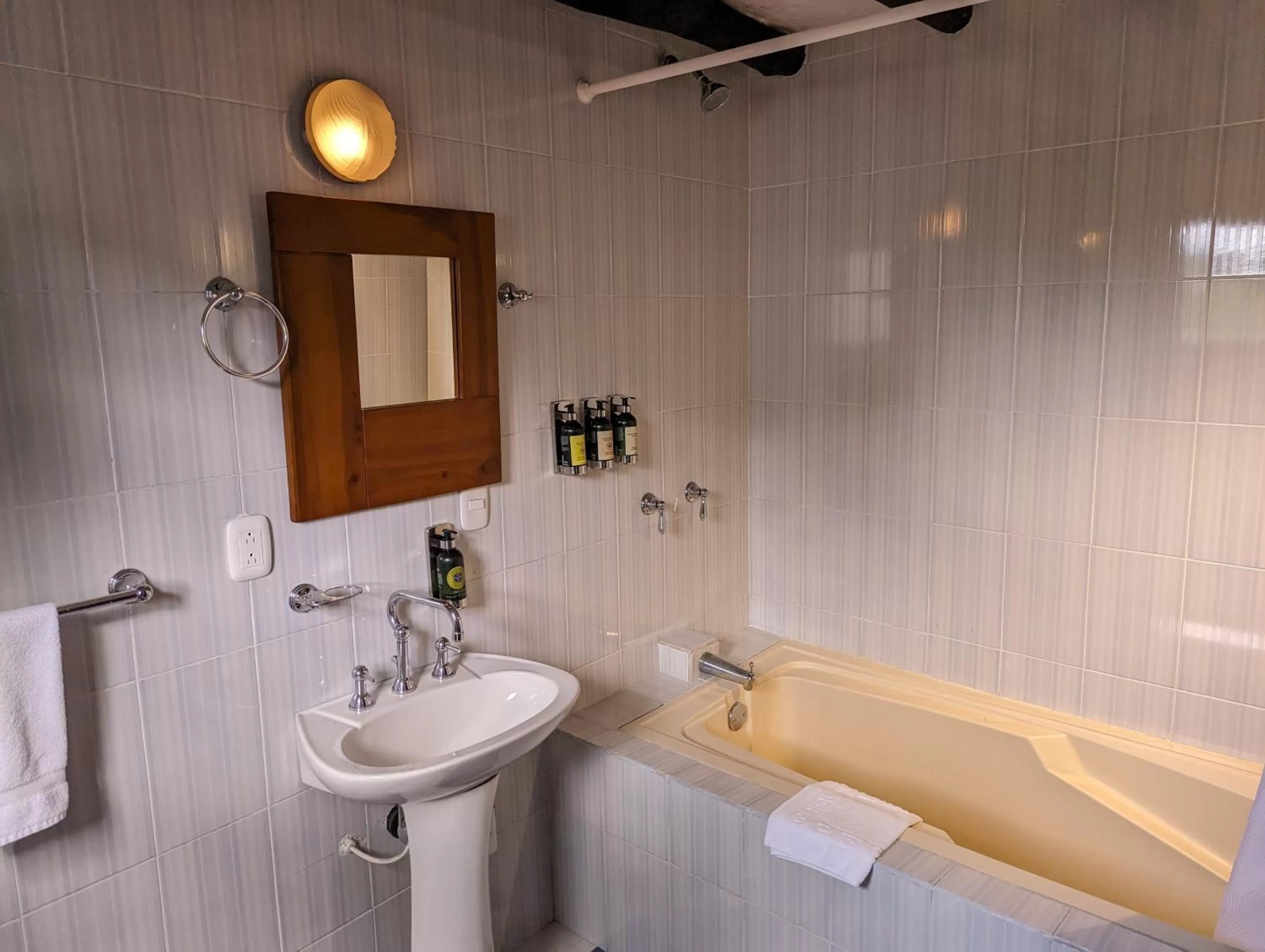 Bath, Bathroom in Posada Cafe La Huerta