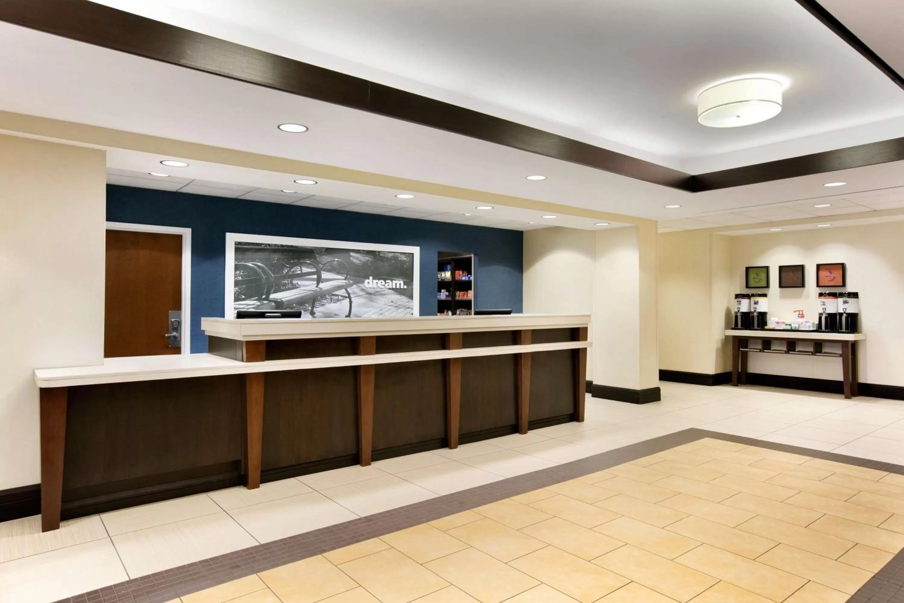 Lobby or reception in Hampton Inn & Suites Mahwah