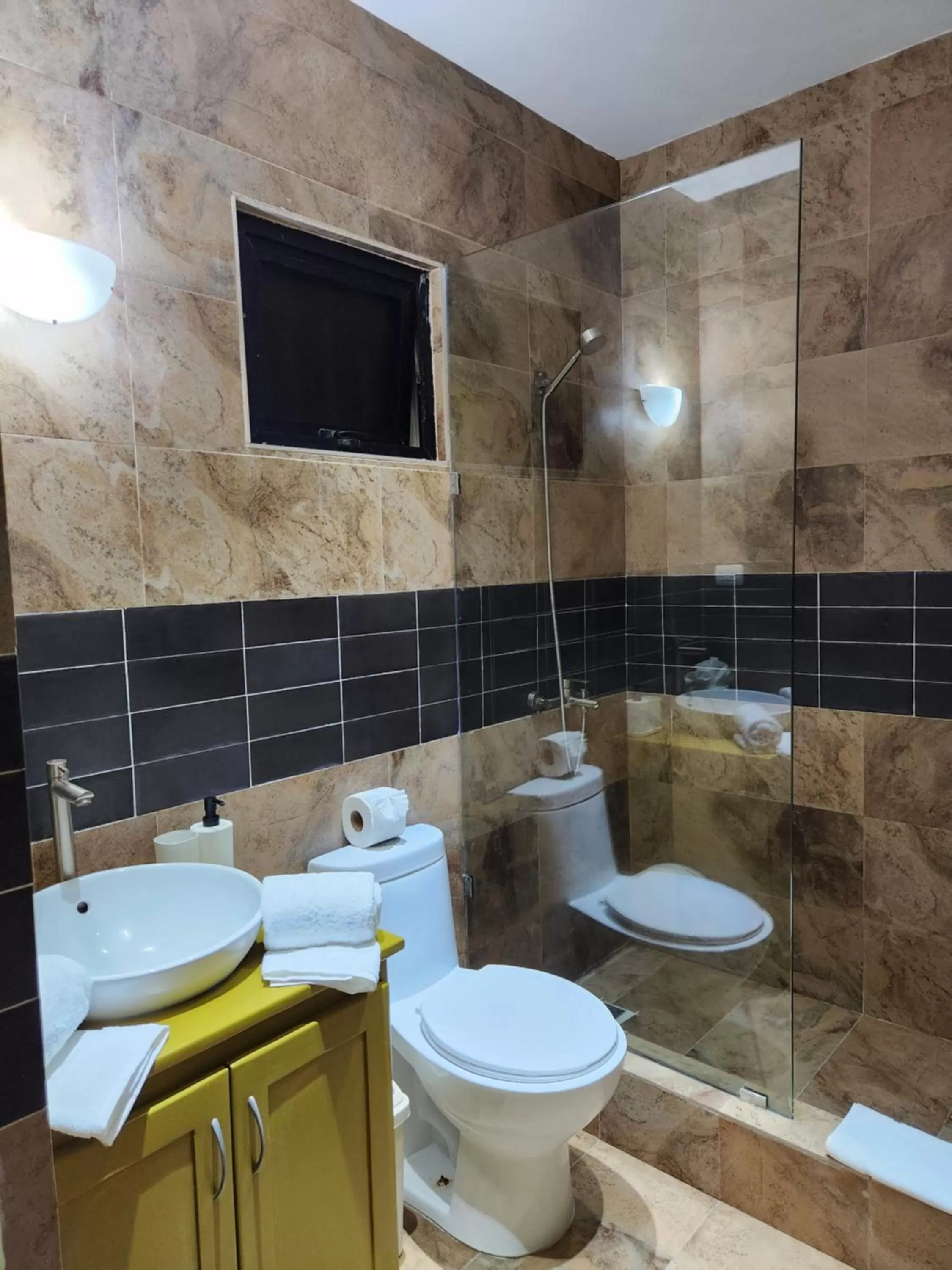 Shower in Hotel La Casona MC