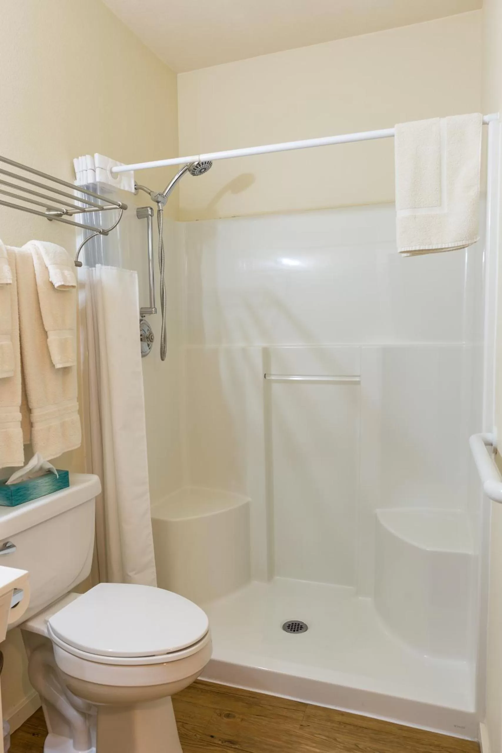 Bathroom in Hotel Cathlamet