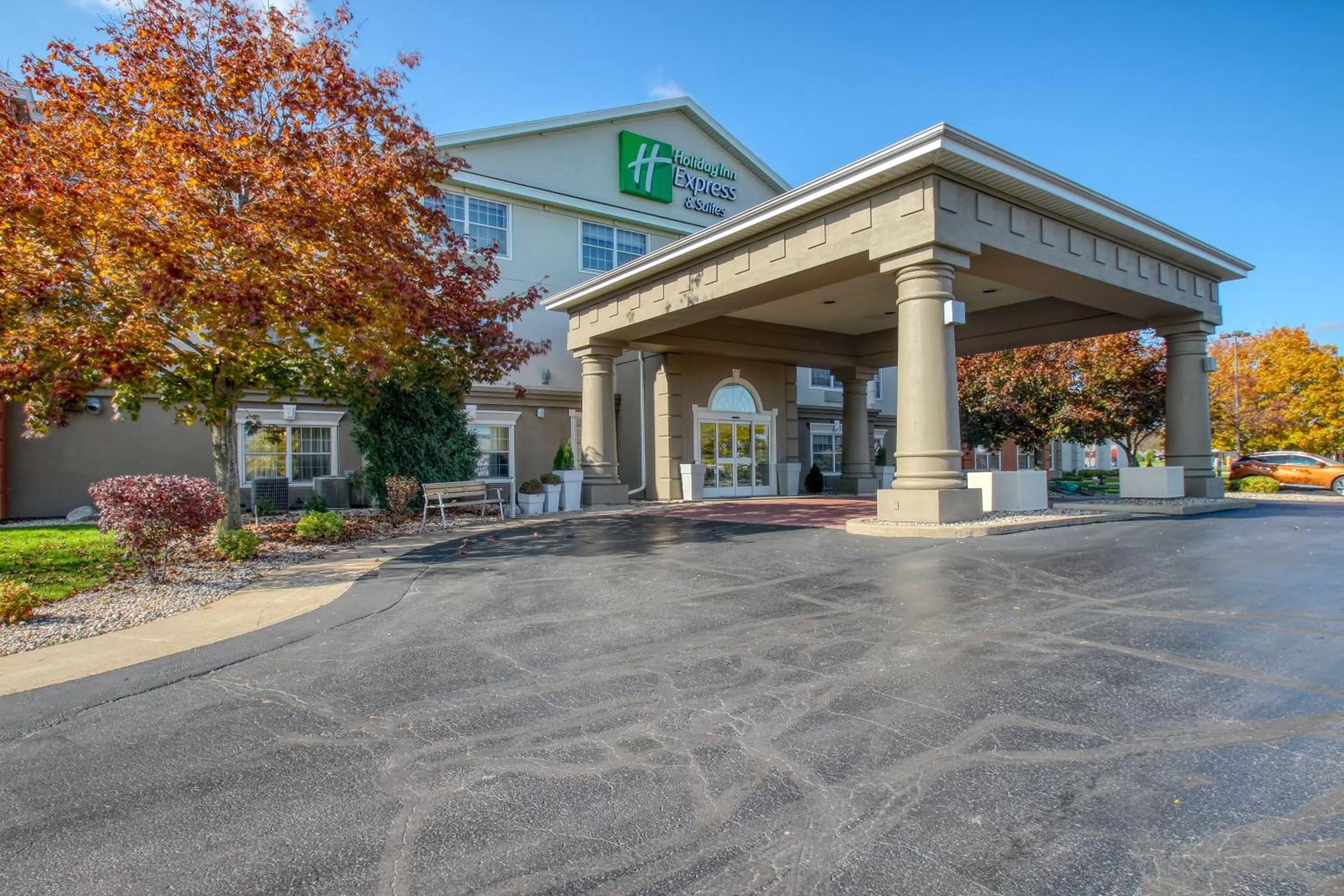 Holiday Inn Express Hotel & Suites Oshkosh - State Route 41 by IHG