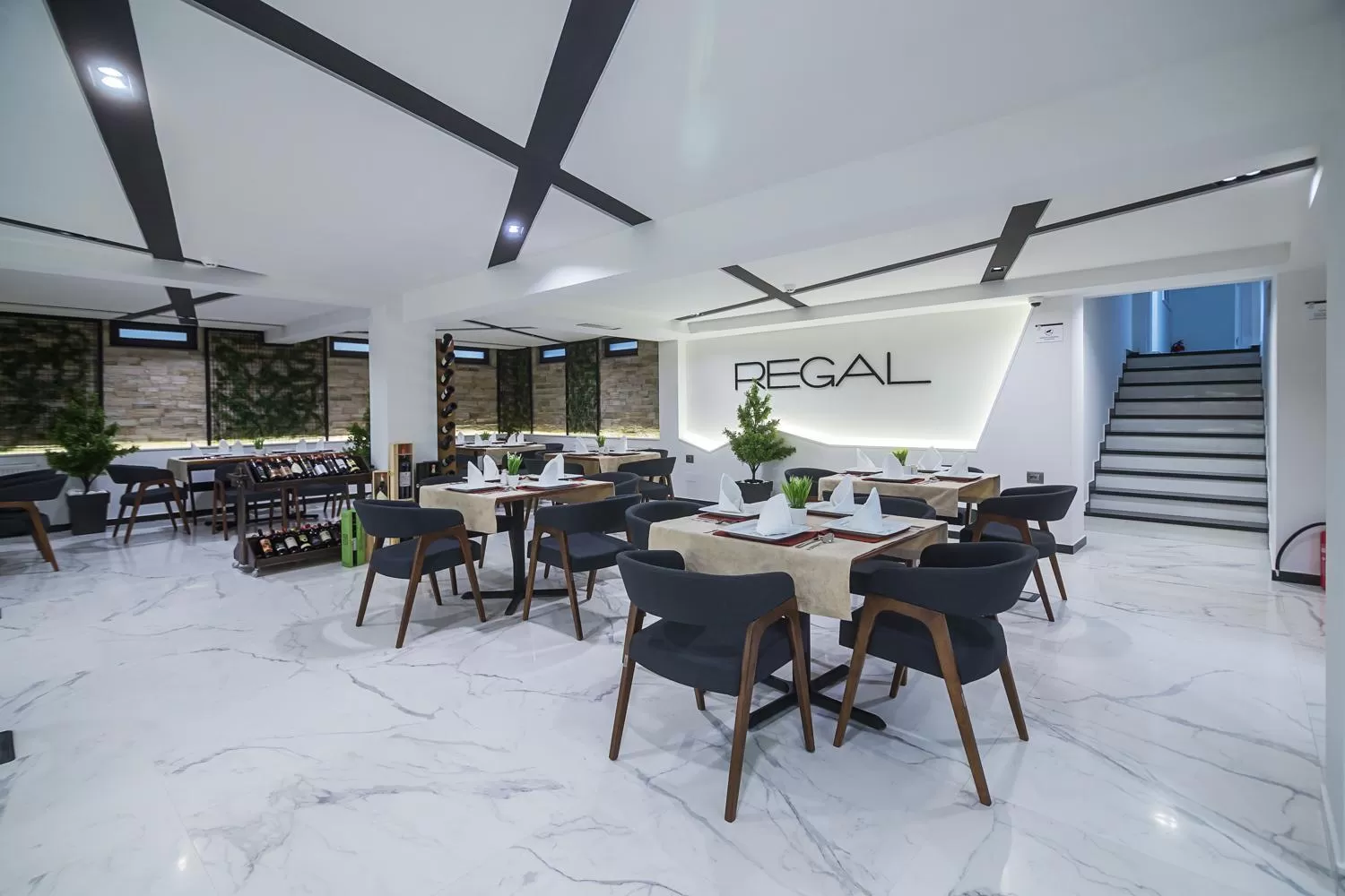 Restaurant/Places to Eat in Hotel Regal