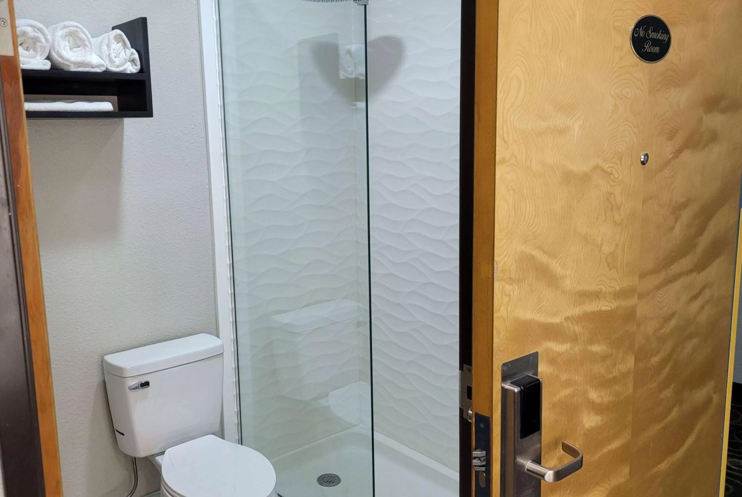 TV and multimedia in Days Inn by Wyndham Childress